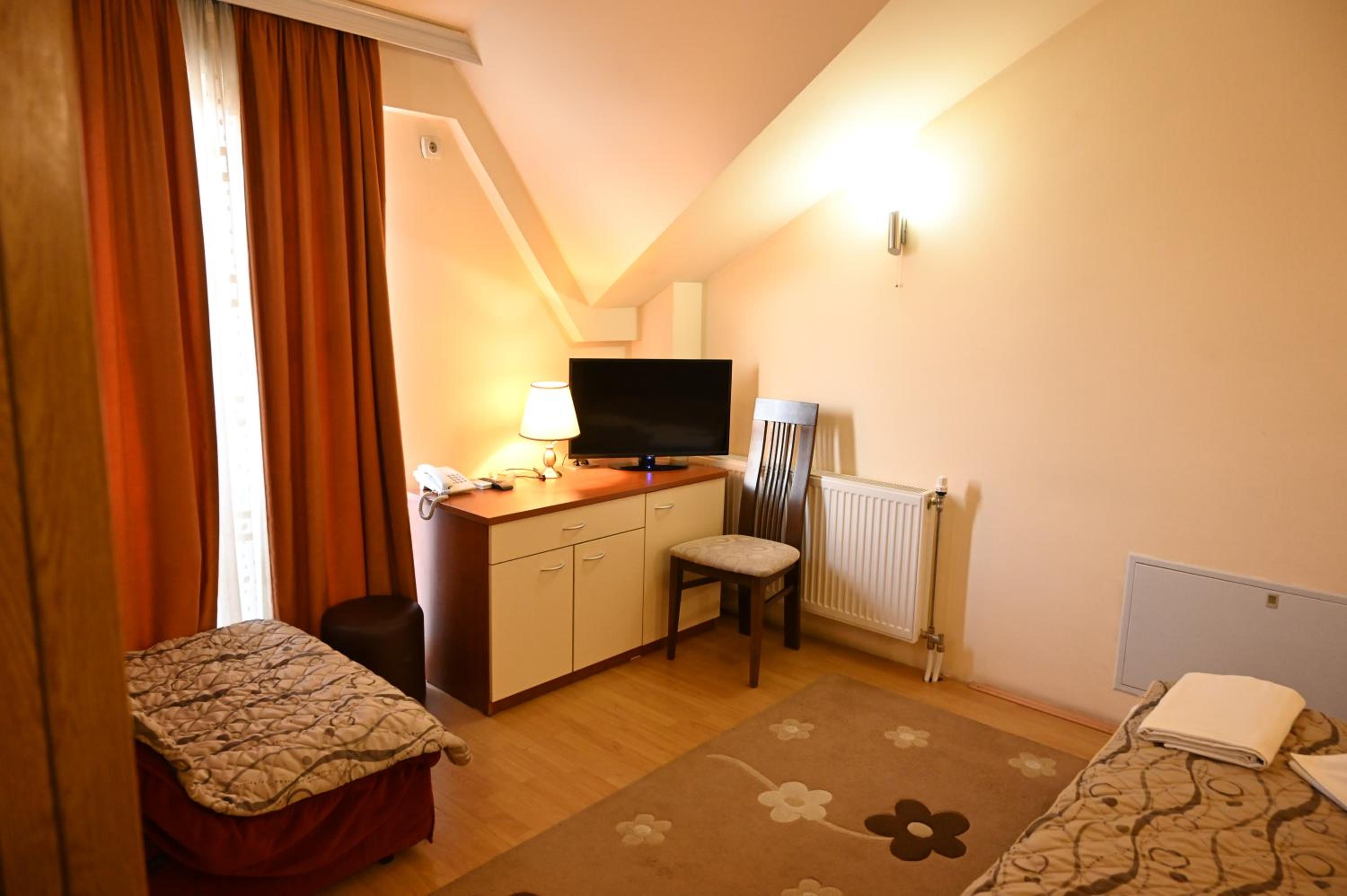 Deluxe King Suite
