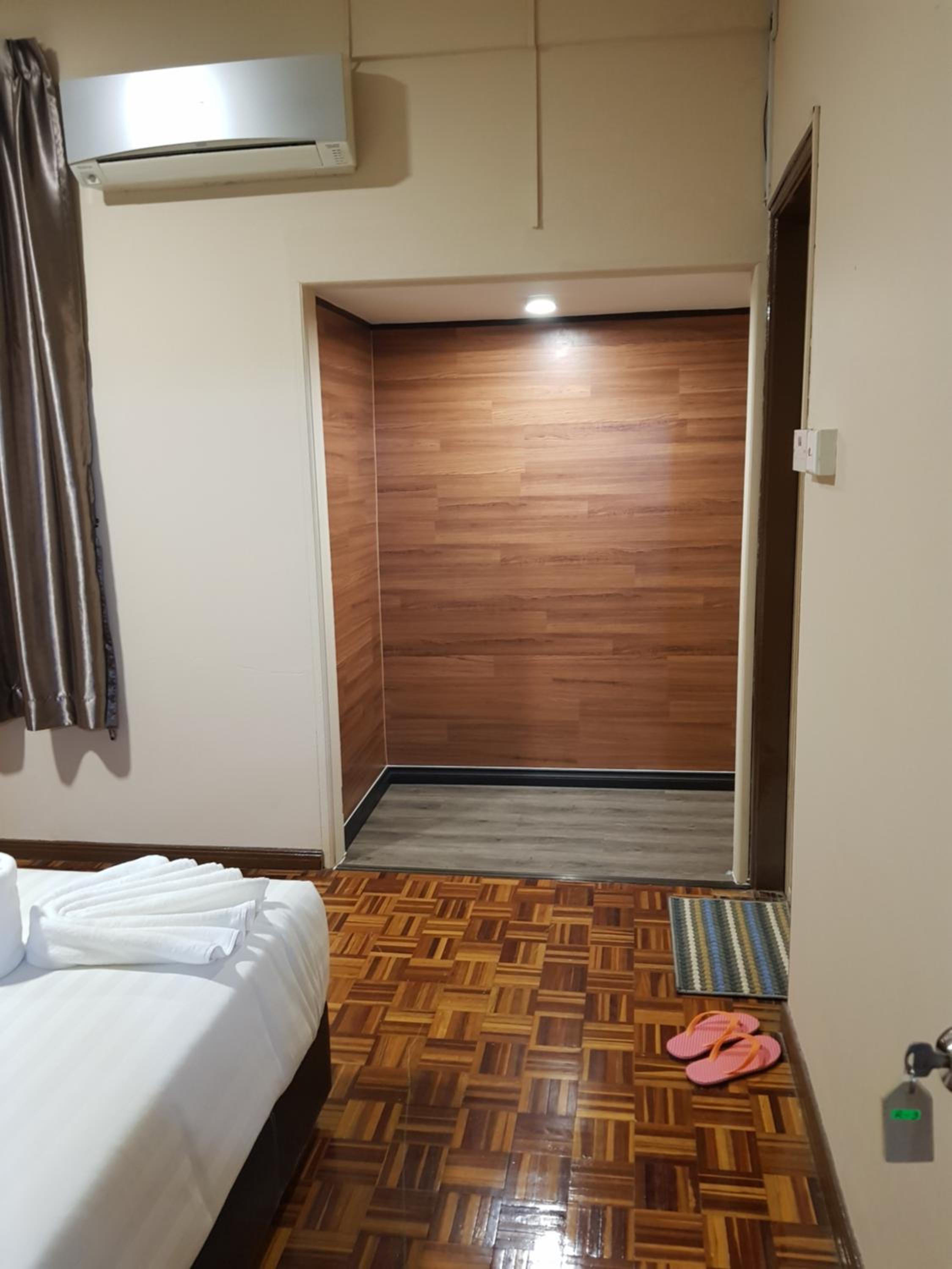 Family Room with Private Bathroom photo 2