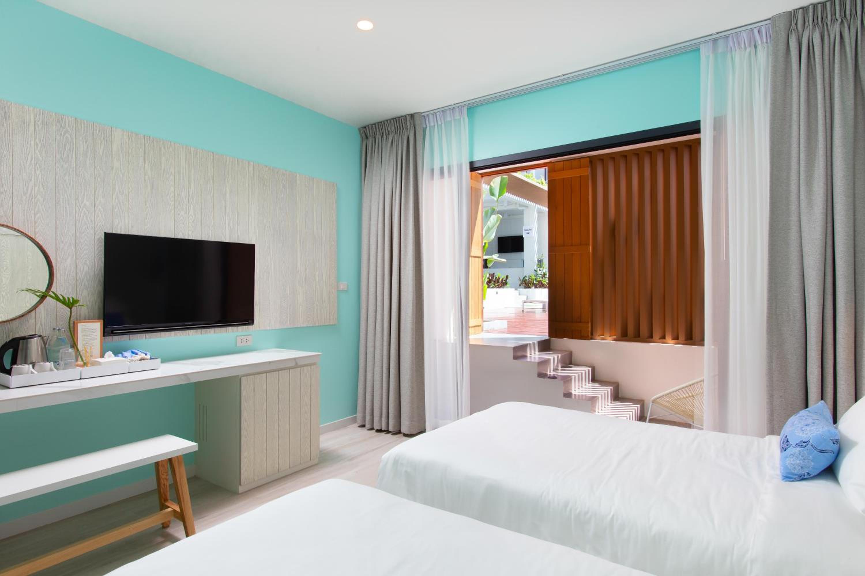 Twin Room with Pool View - Photo 2