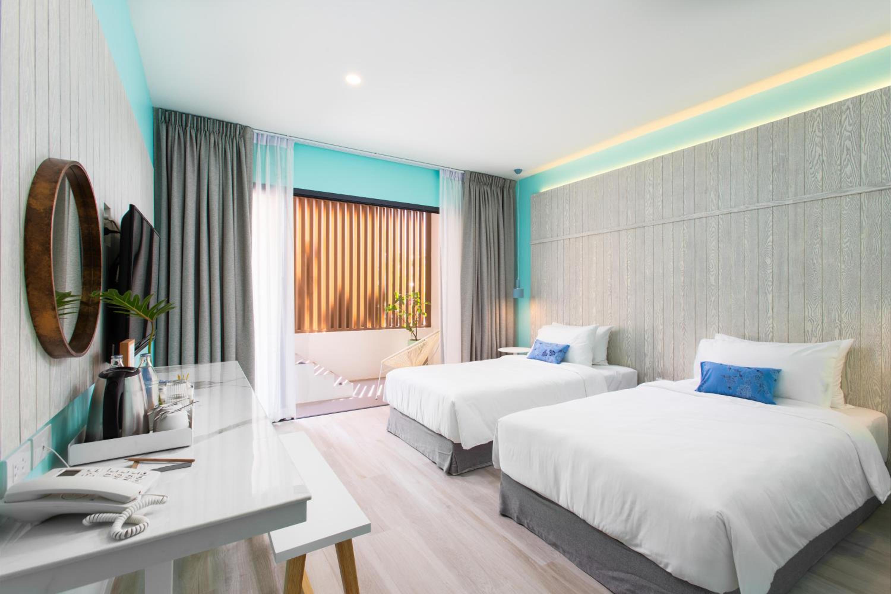 Twin Room with Pool View - Photo 1