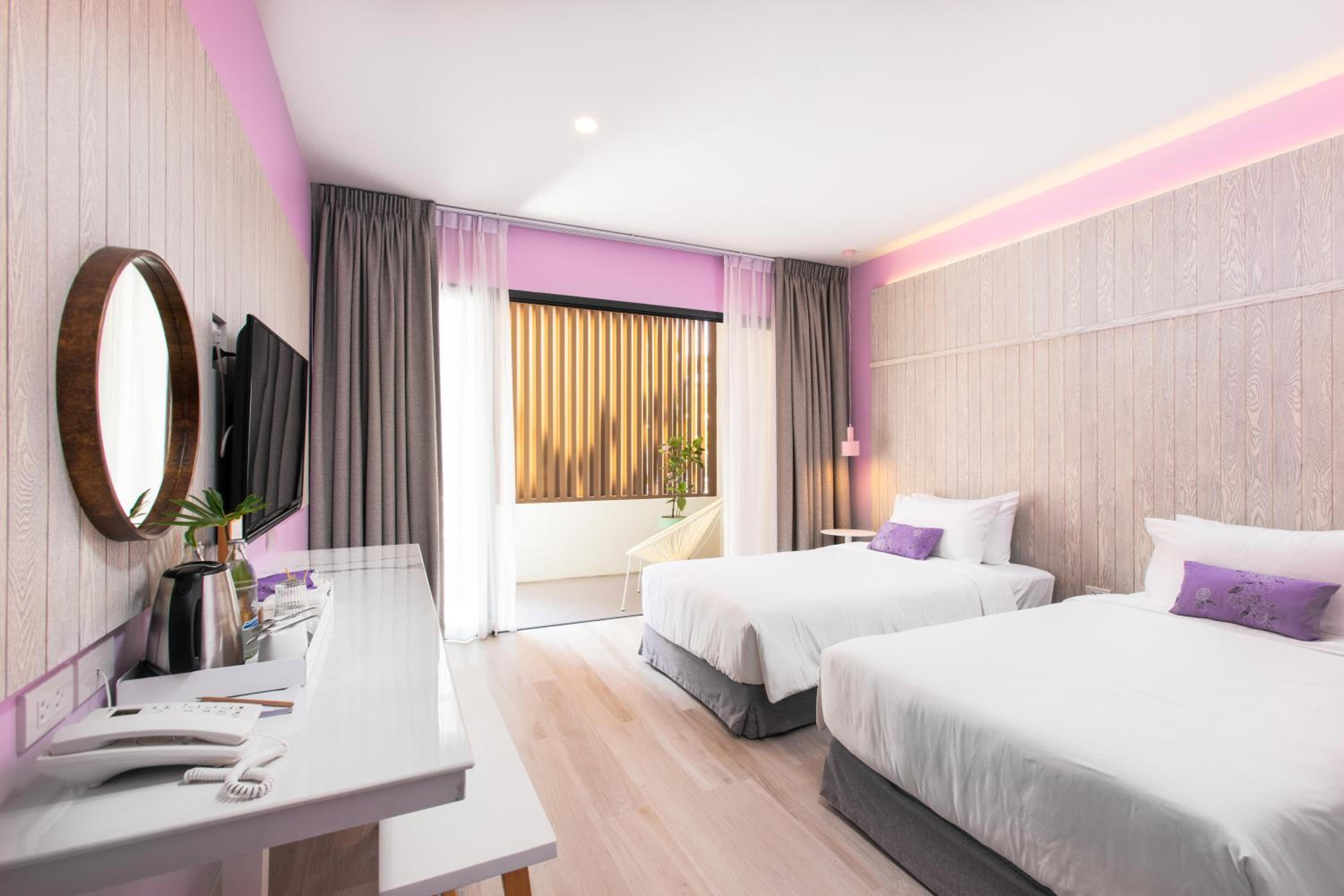 Twin Room with Pool View - Photo 6