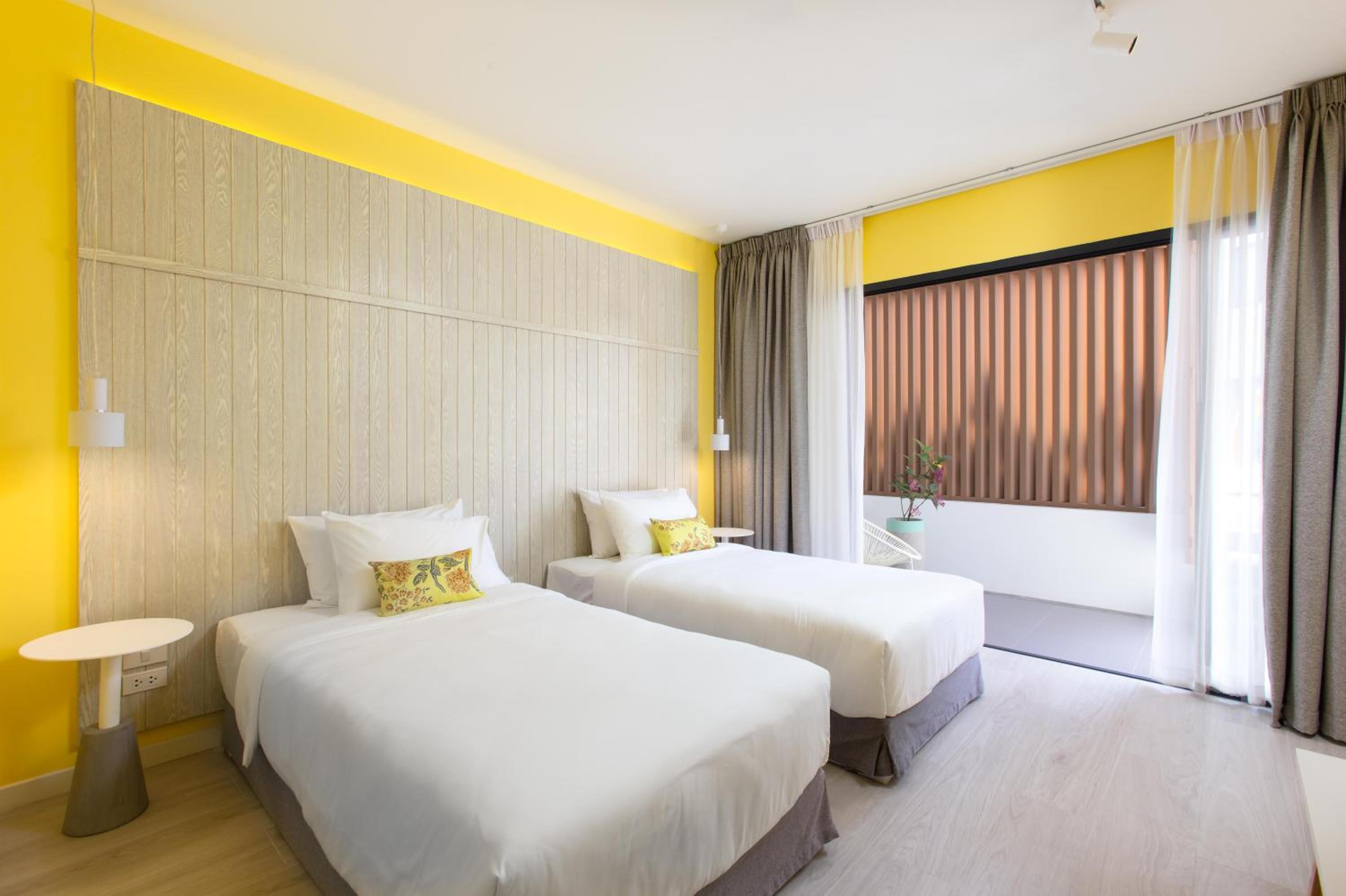 Twin Room with Pool View - Photo 9