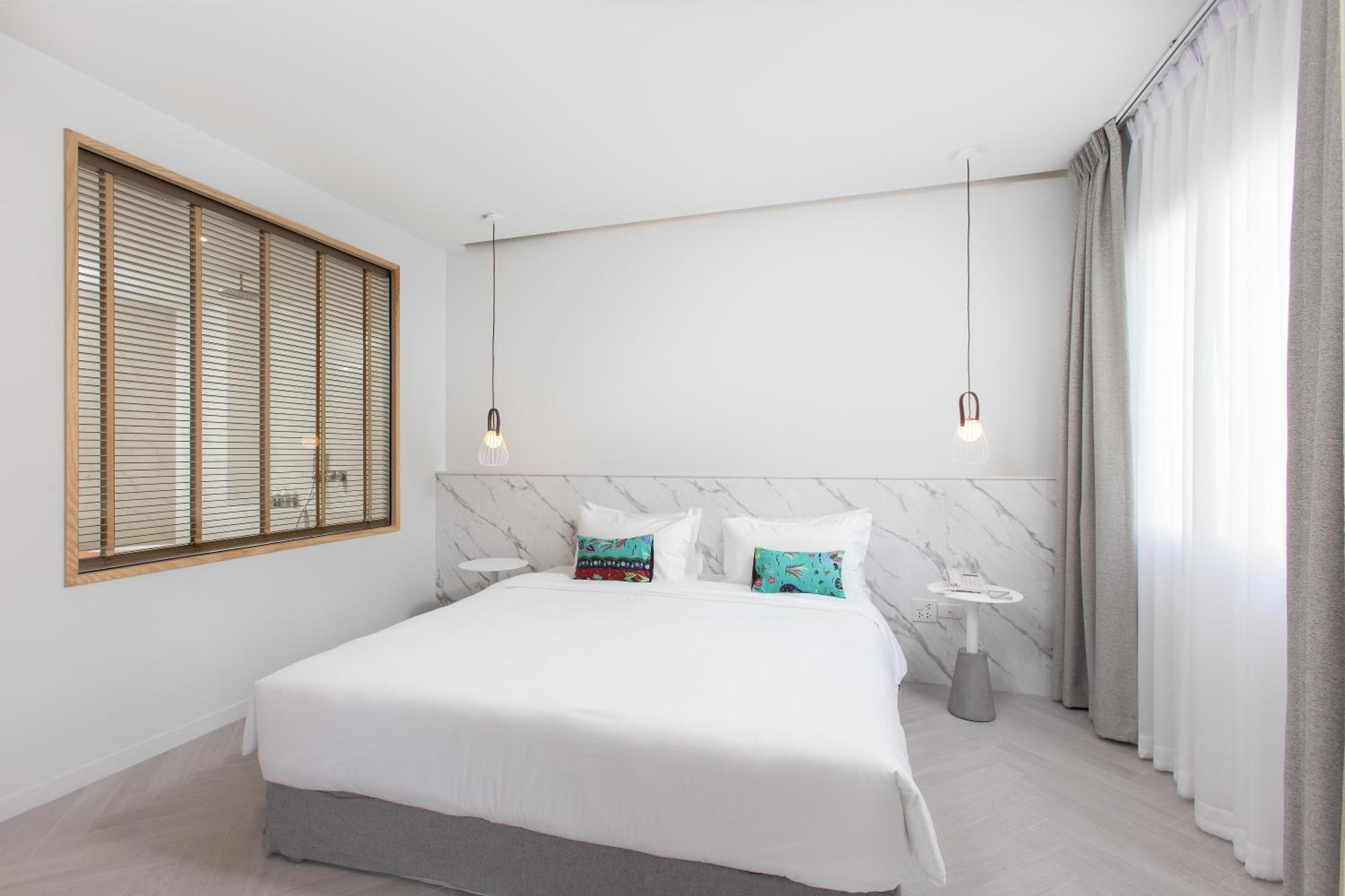 Deluxe Double Room with Bath - Photo 1