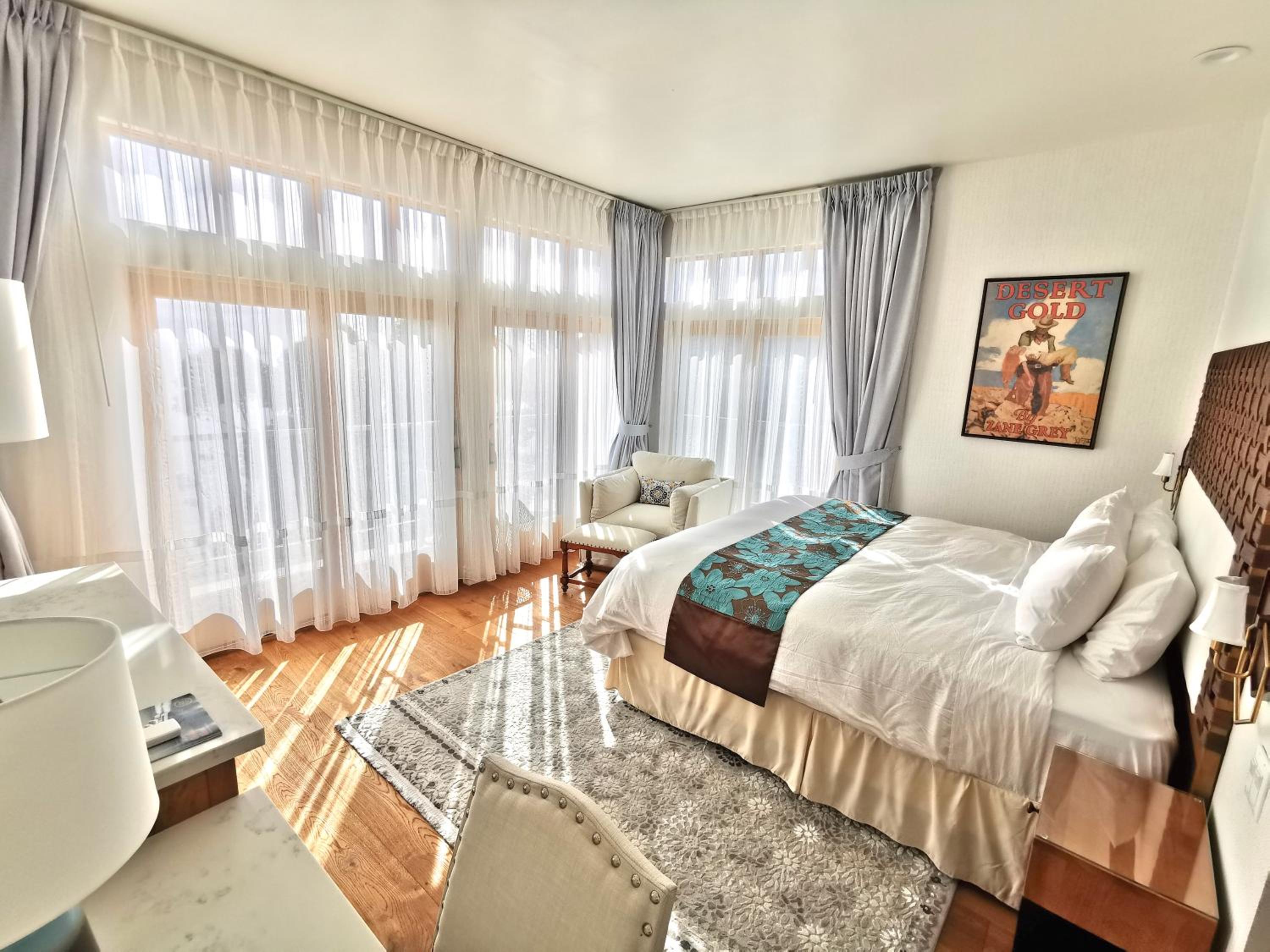 King Suite with Pool View - Photo 7