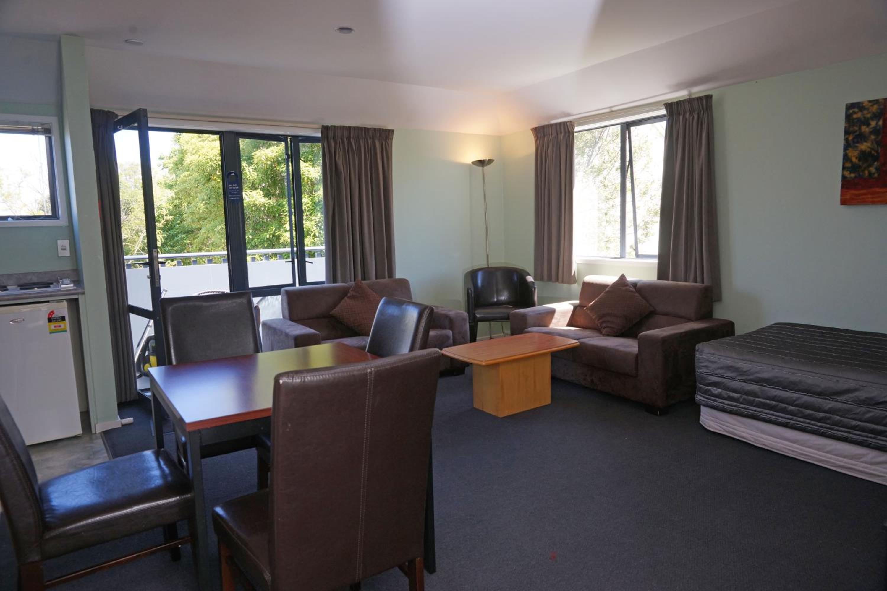 Two-Bedroom Family Apartment - Photo 4