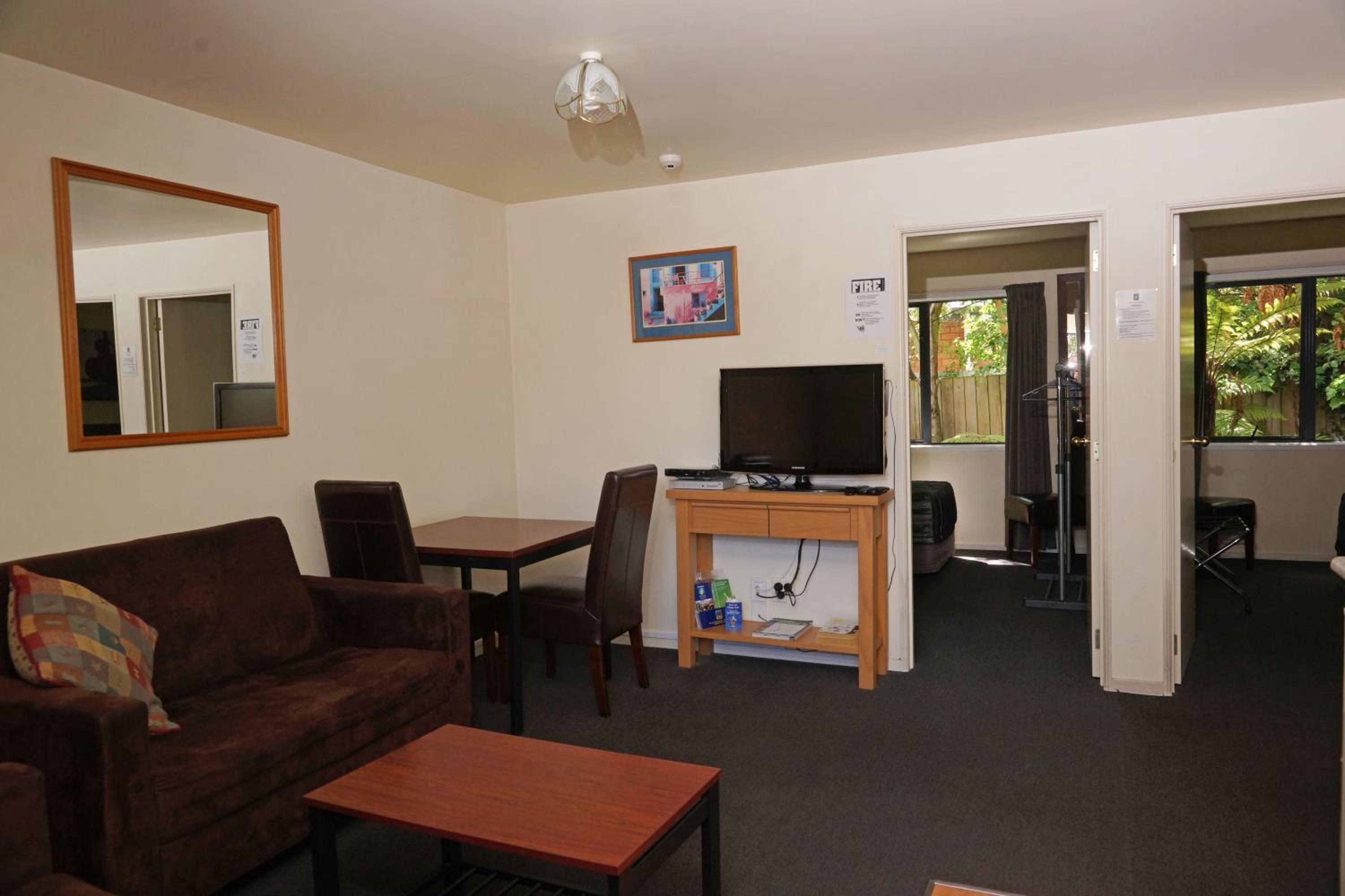 Two-Bedroom Apartment with Spa Bath photo 3