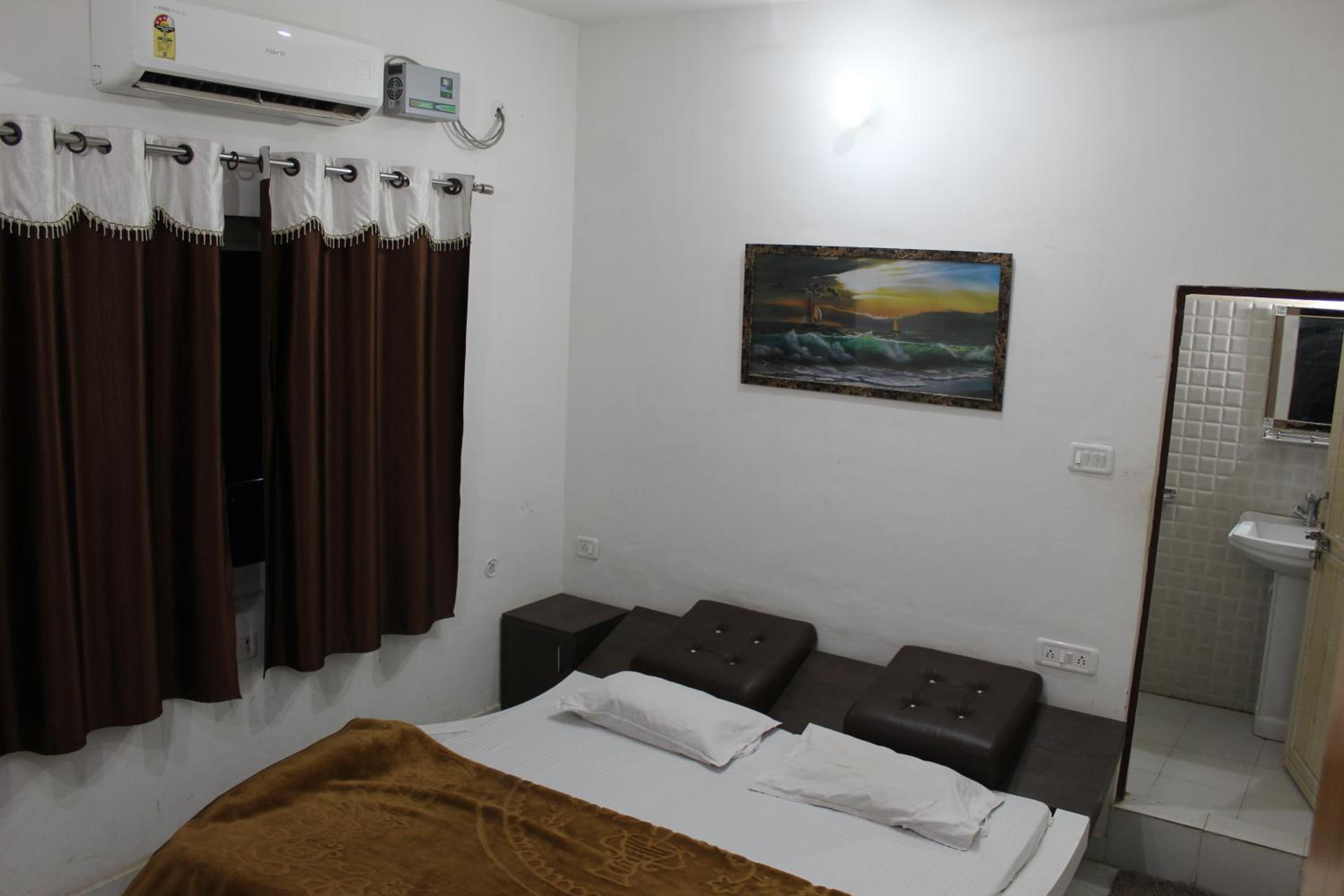 Deluxe King Room photo 2