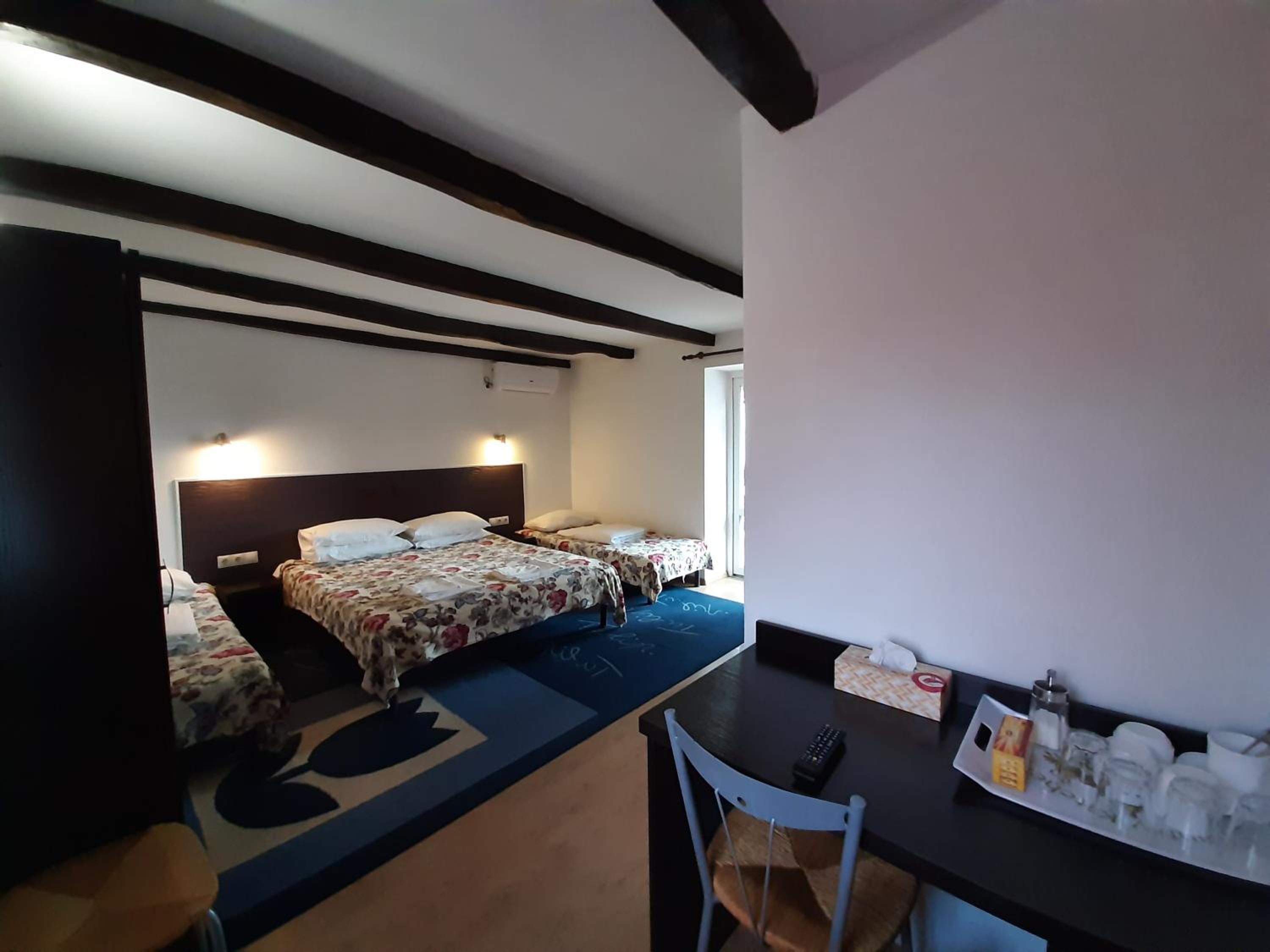 Quadruple Room with Terrace photo 2