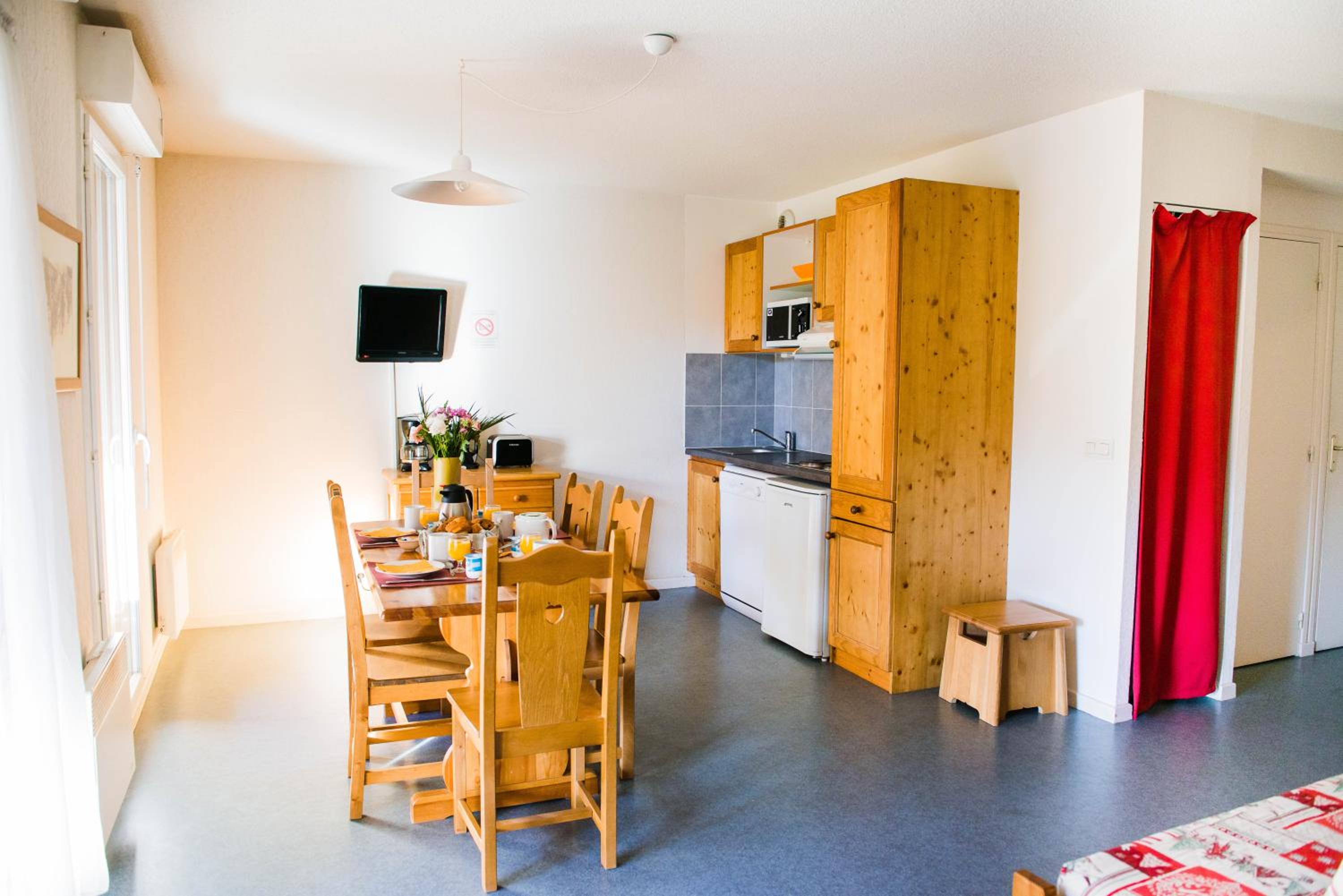 Duplex Apartment with Balcony - Photo 15