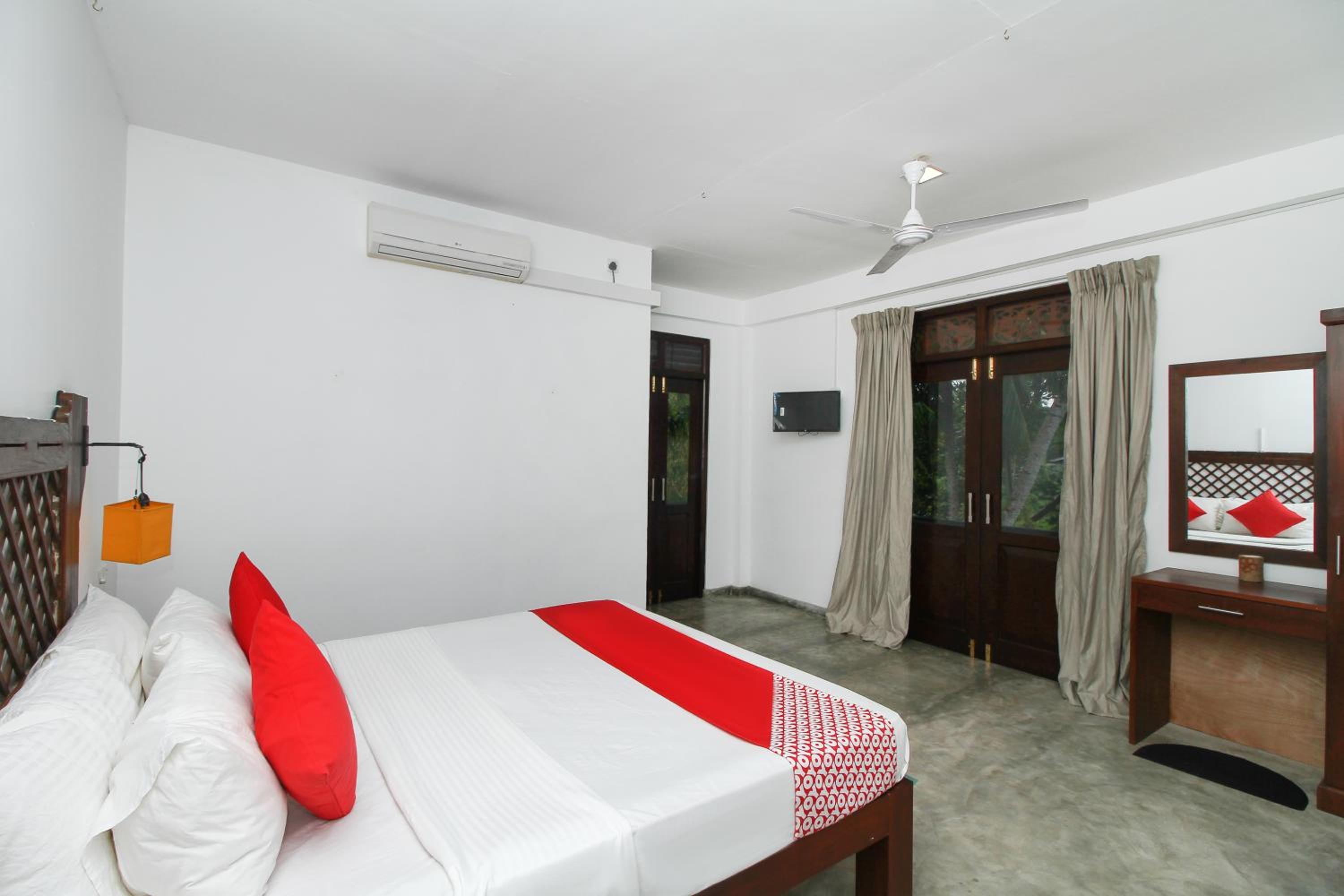 Double Room with Pool View photo 2