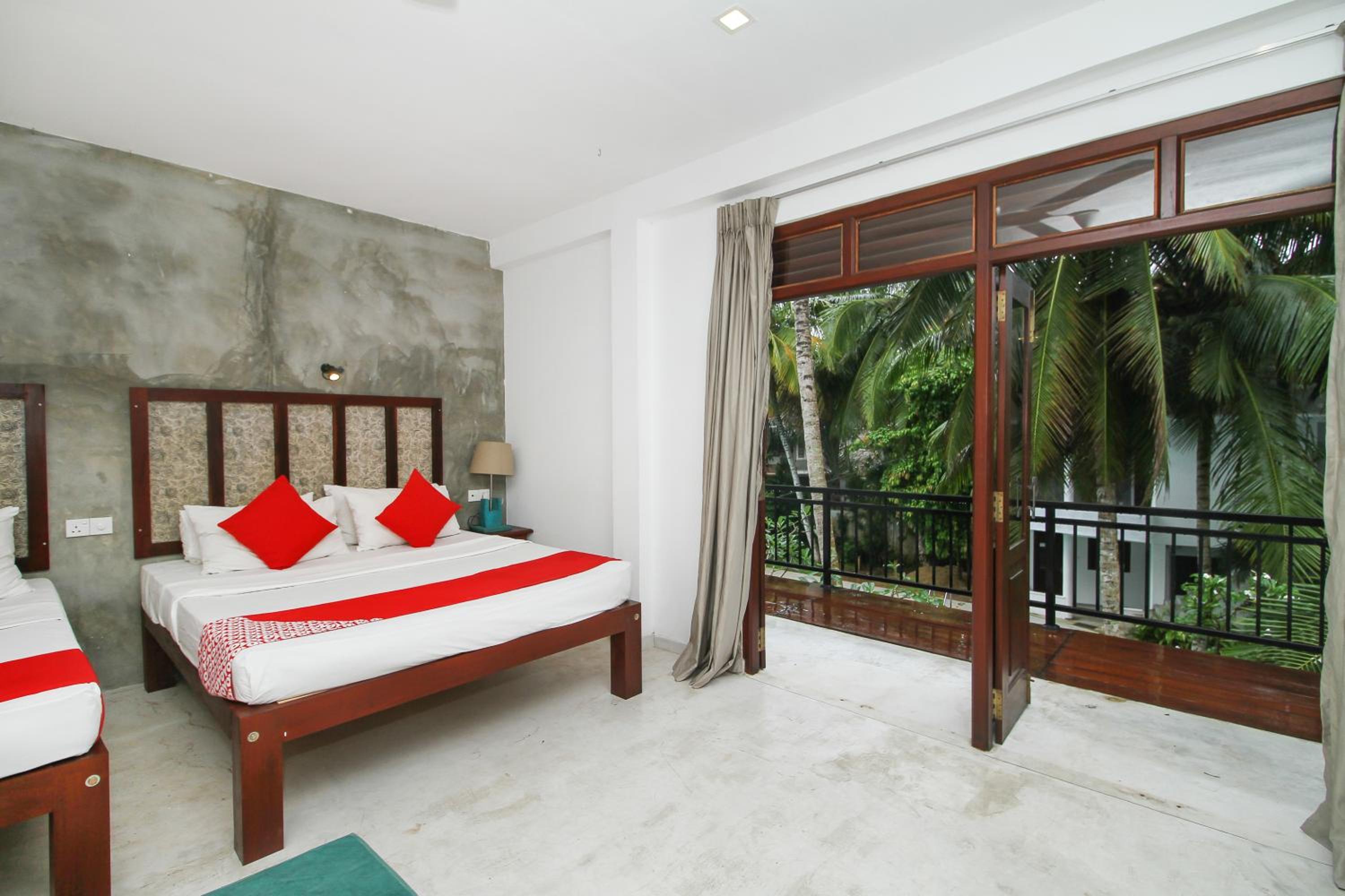 Family Room with Balcony photo 3