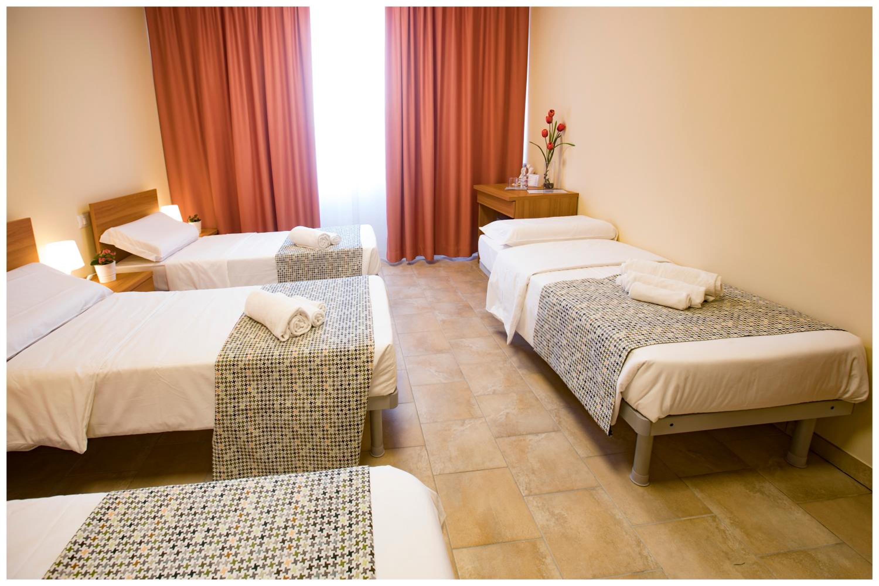 Quadruple Room - Photo 3