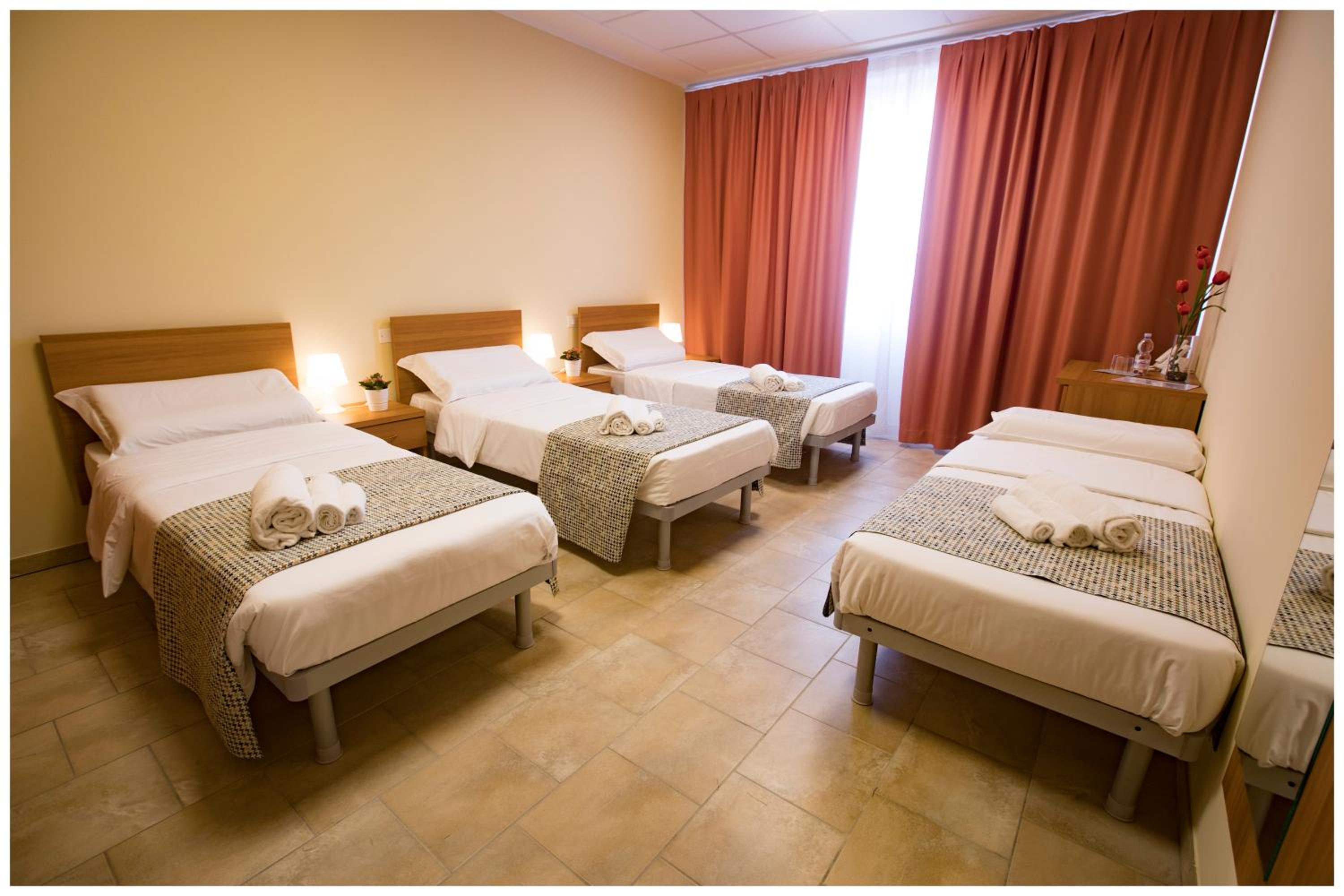 Quadruple Room - Photo 1