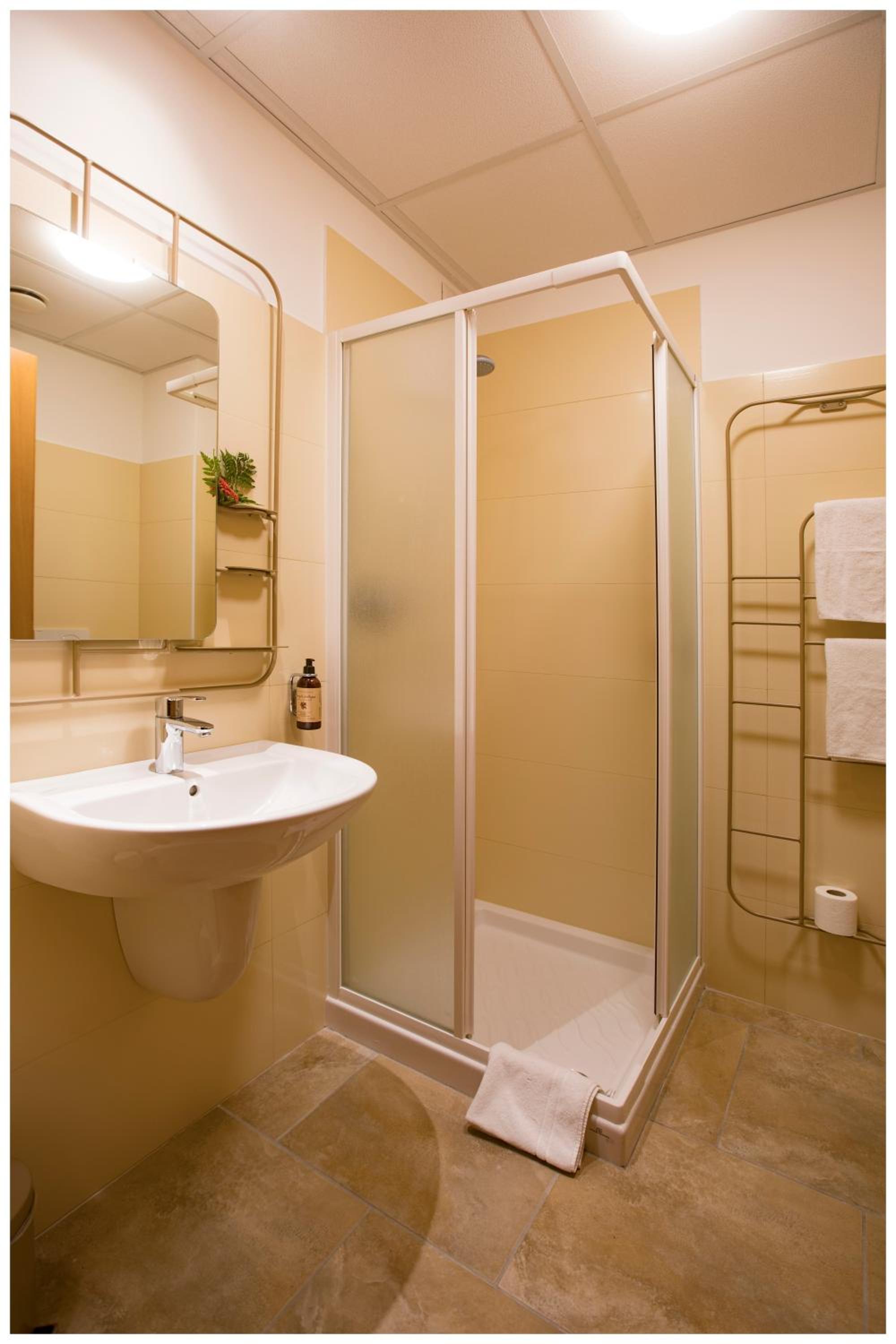 Quadruple Room - Photo 2