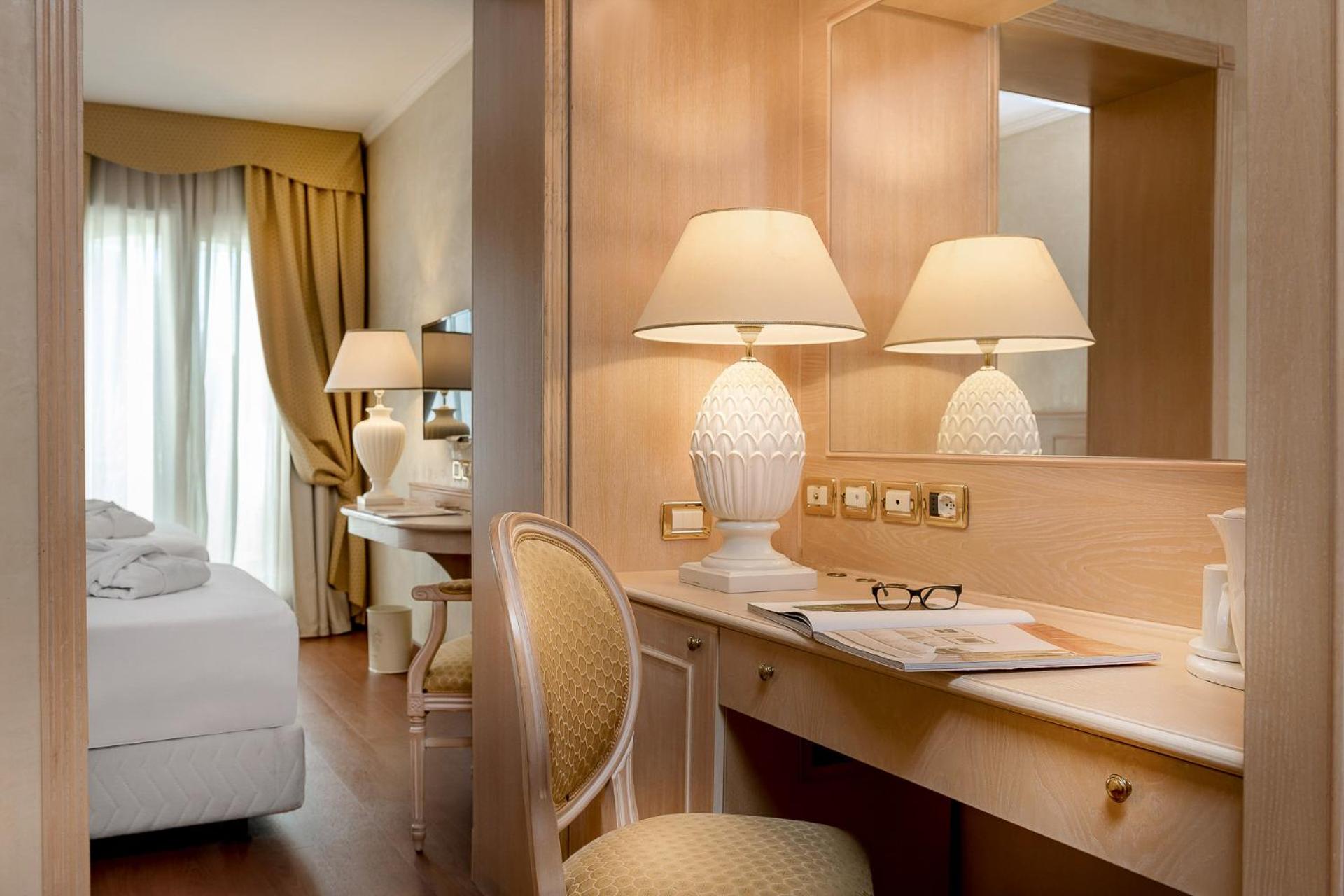 Premium Double or Twin Room with Spa Access  - Photo 5