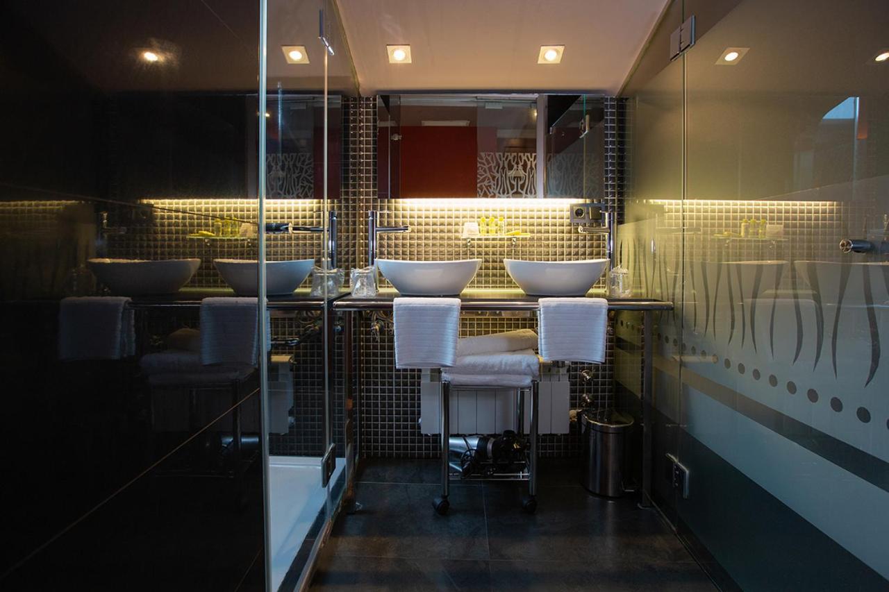 Twin Room - Photo 13