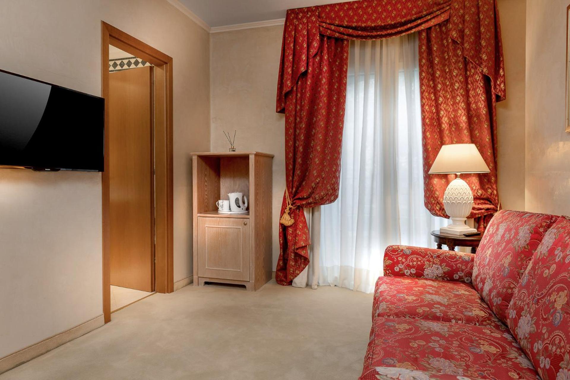 Family Suite with Spa Access - Photo 2