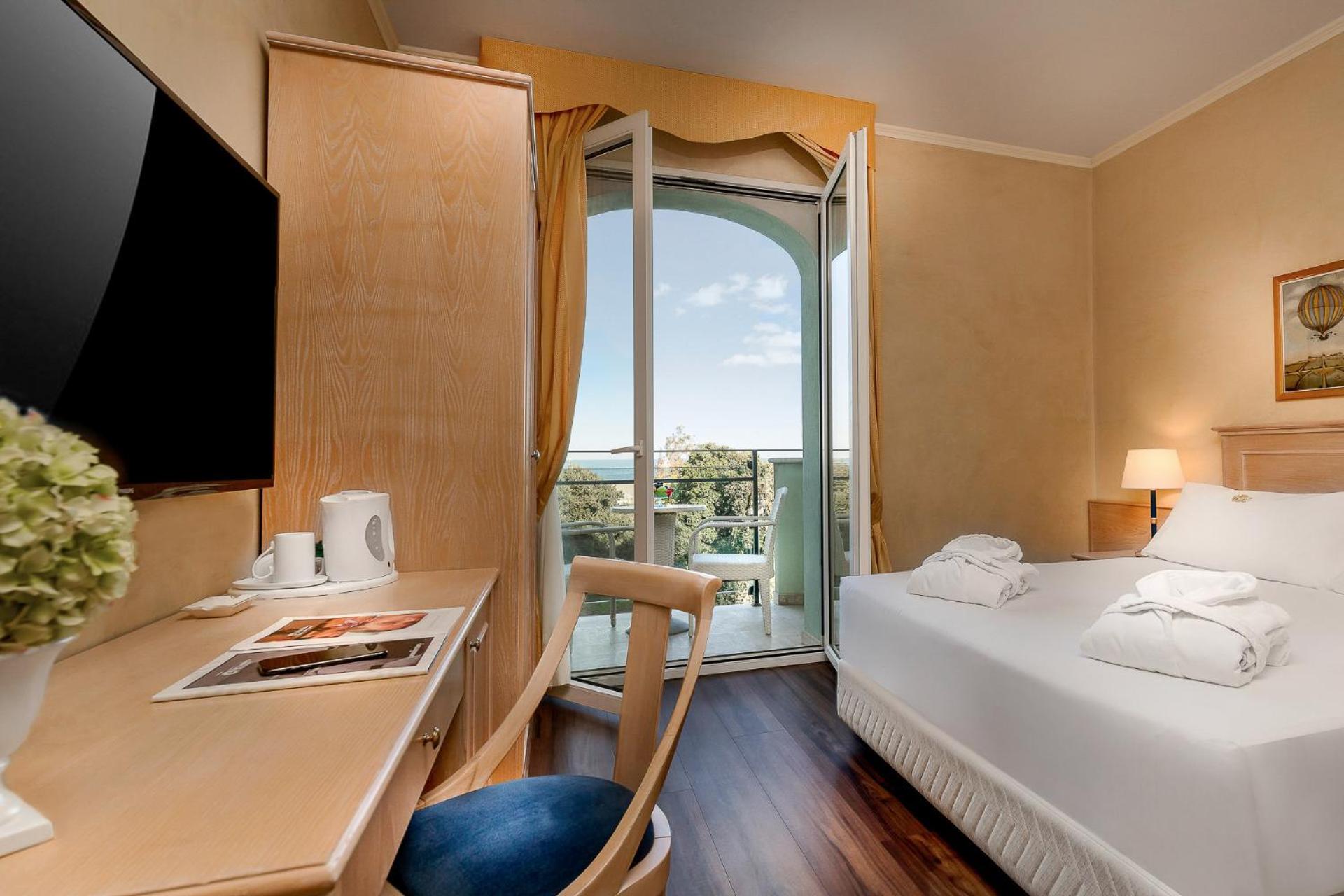 Premium Double Room with Sea View and Spa Access - Photo 1