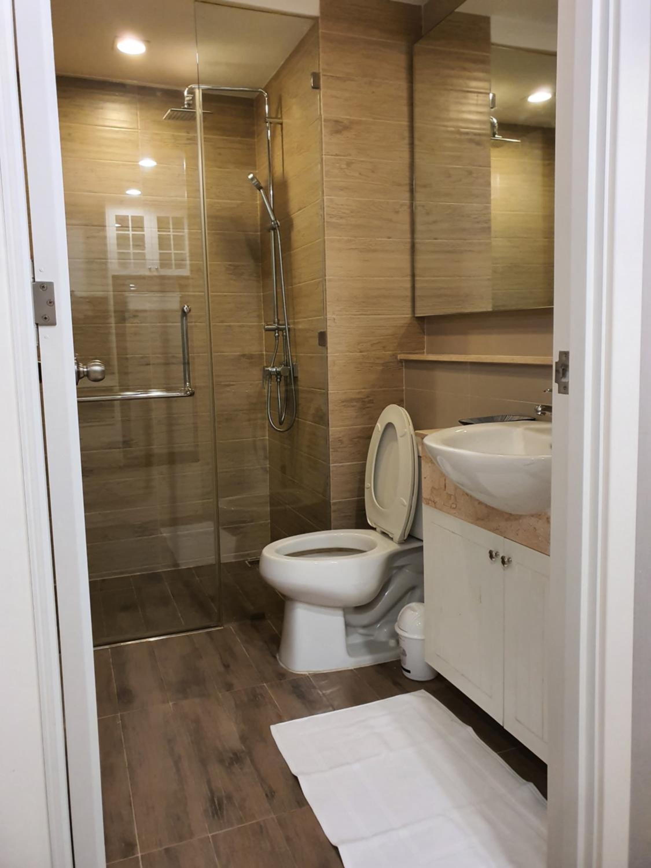 One-Bedroom Apartment with Balcony photo 2