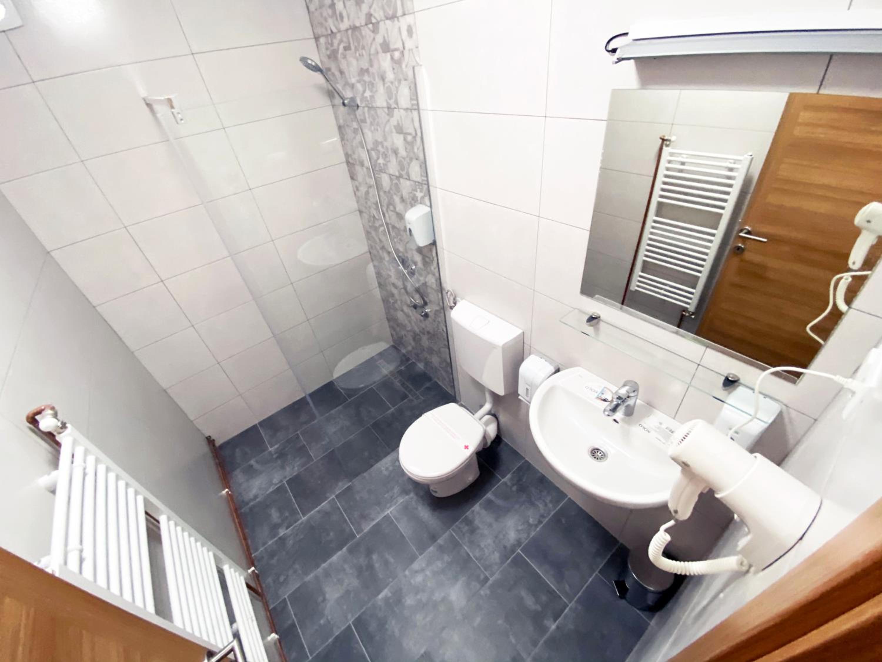 Double Room - Photo 3