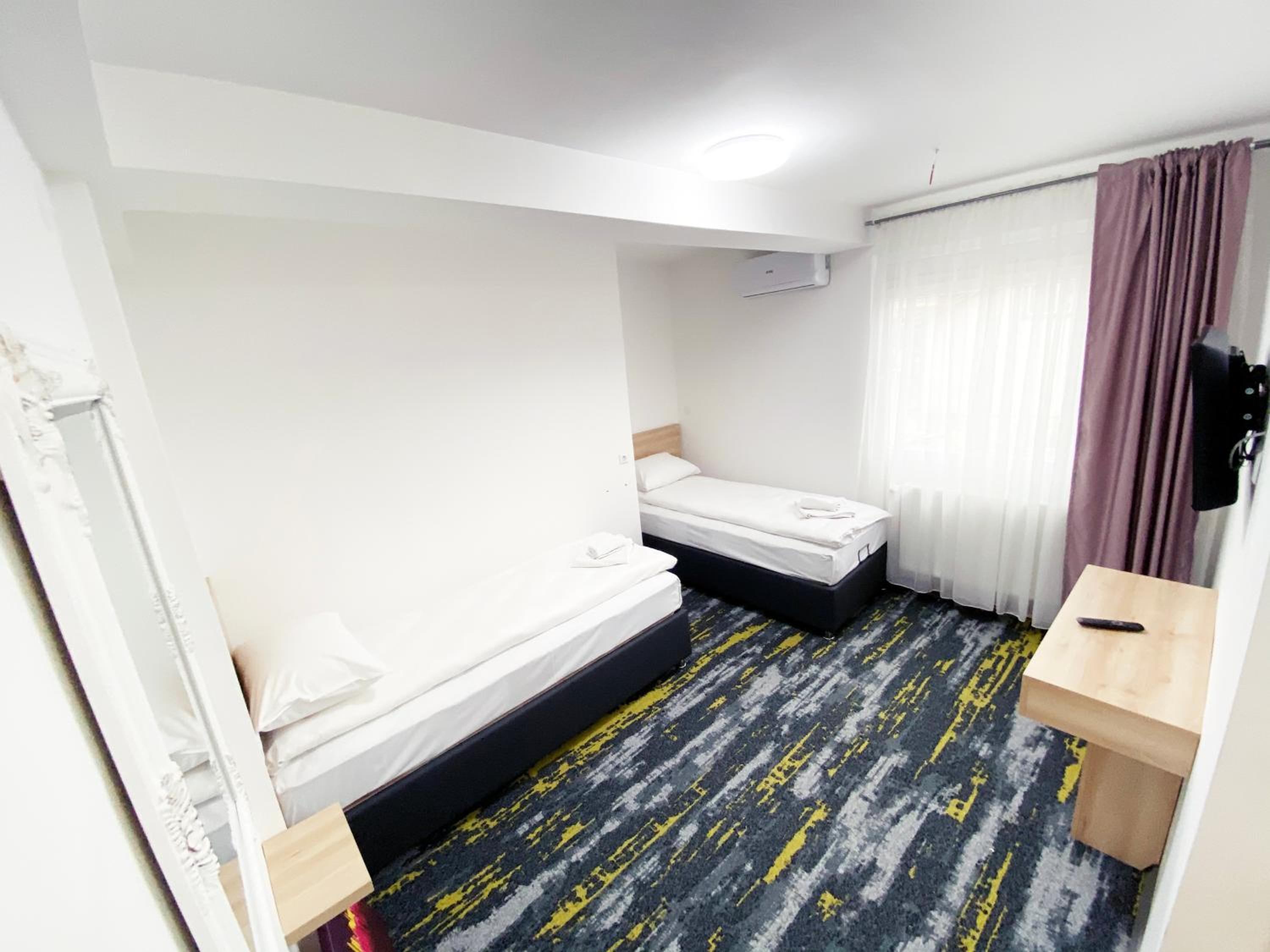 Double Room - Photo 5