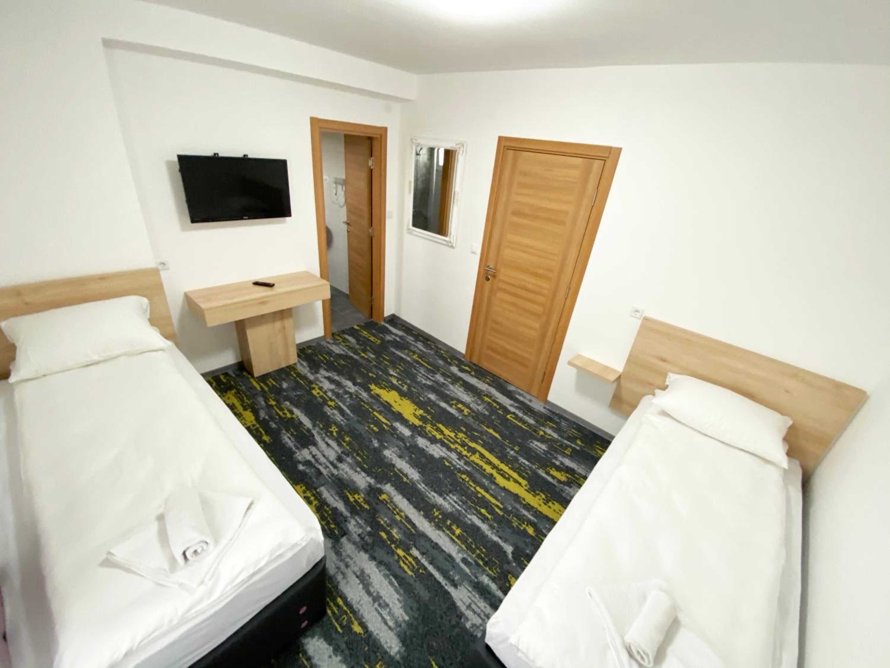 Double Room - Photo 4