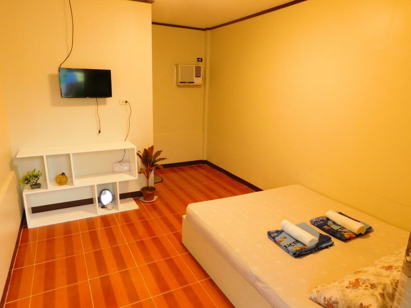 Double Room with Private Bathroom - Photo 4