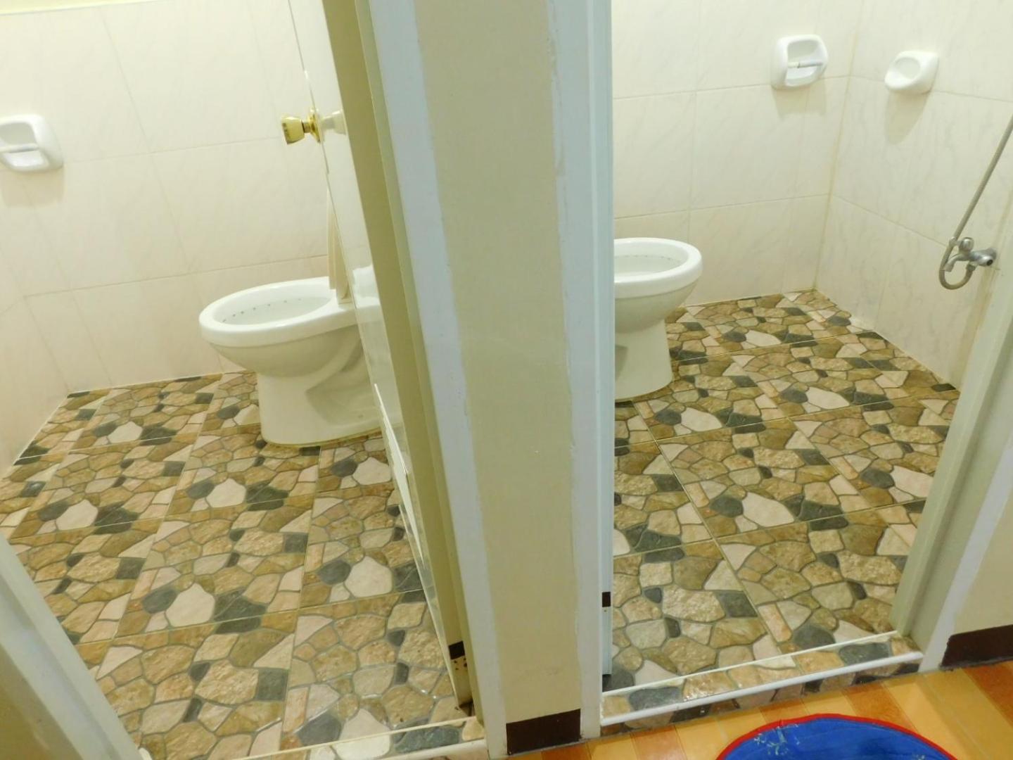 Double Room with Private Bathroom - Photo 2