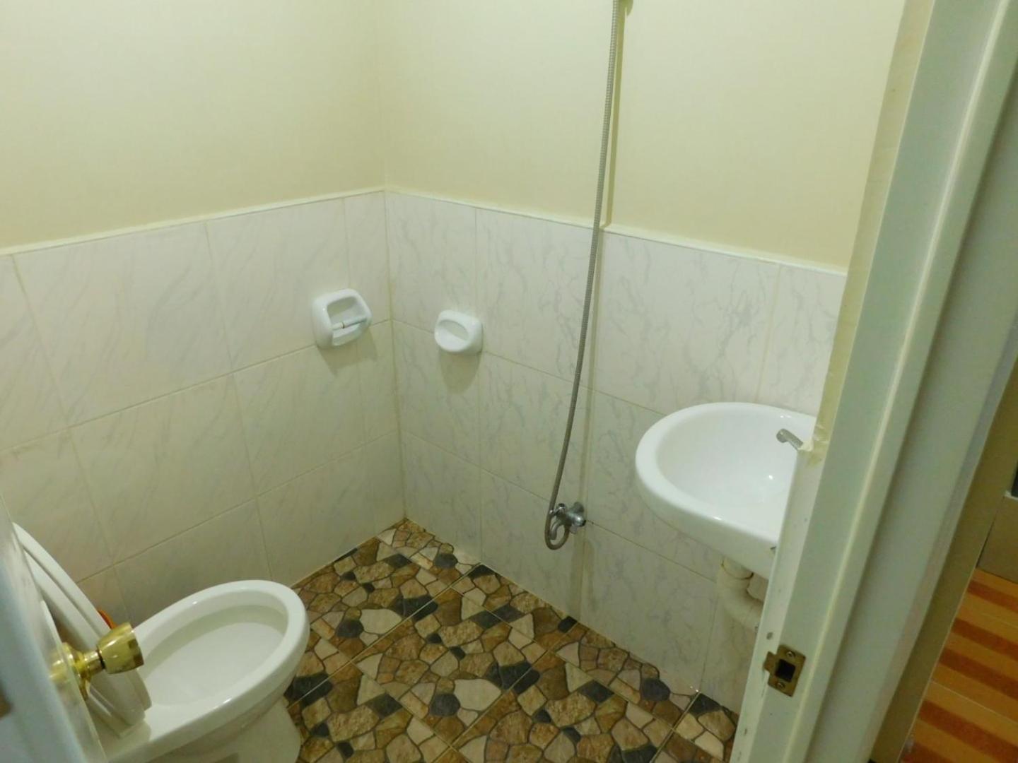 Double Room with Private Bathroom - Photo 3