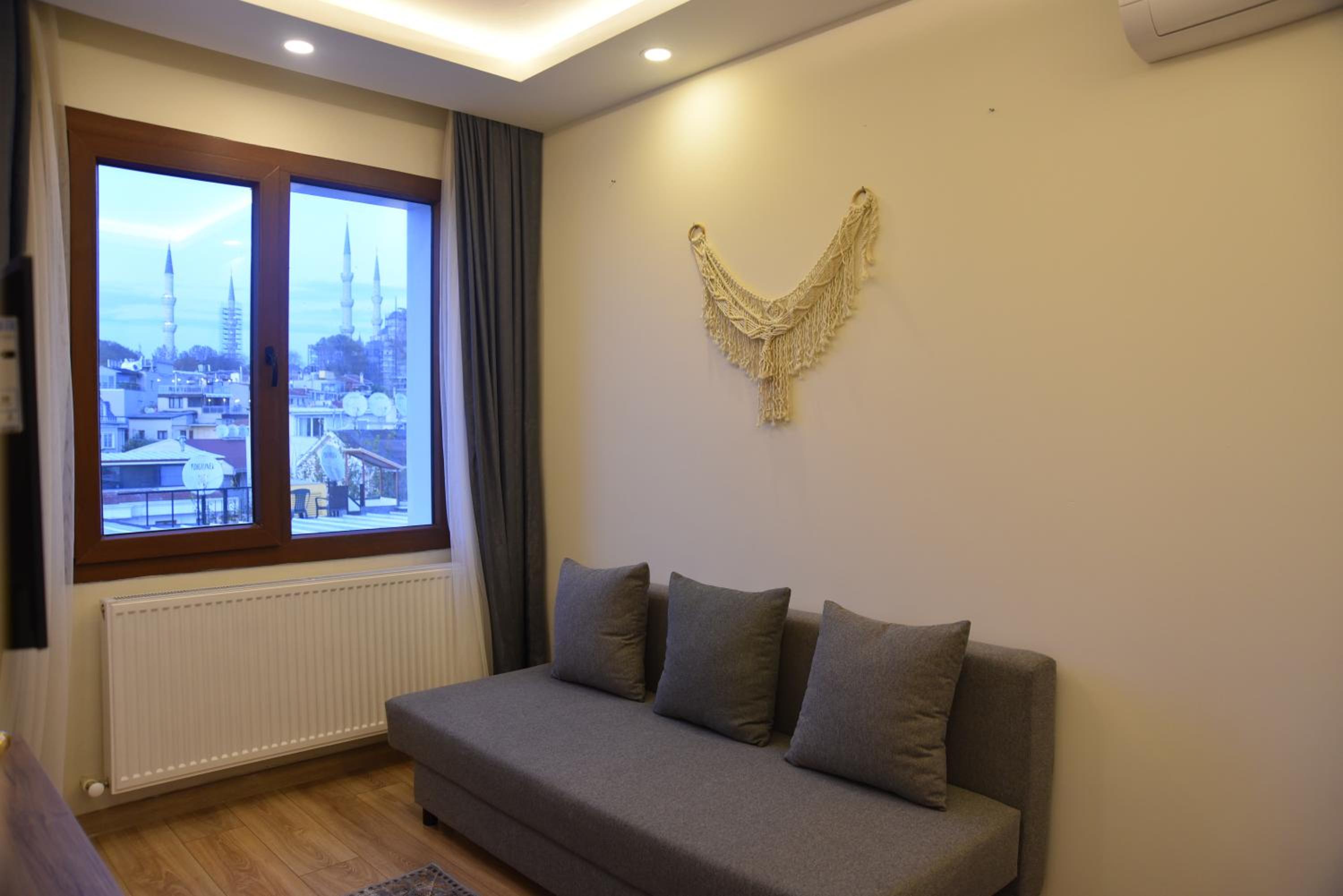 Suite with City View photo 3