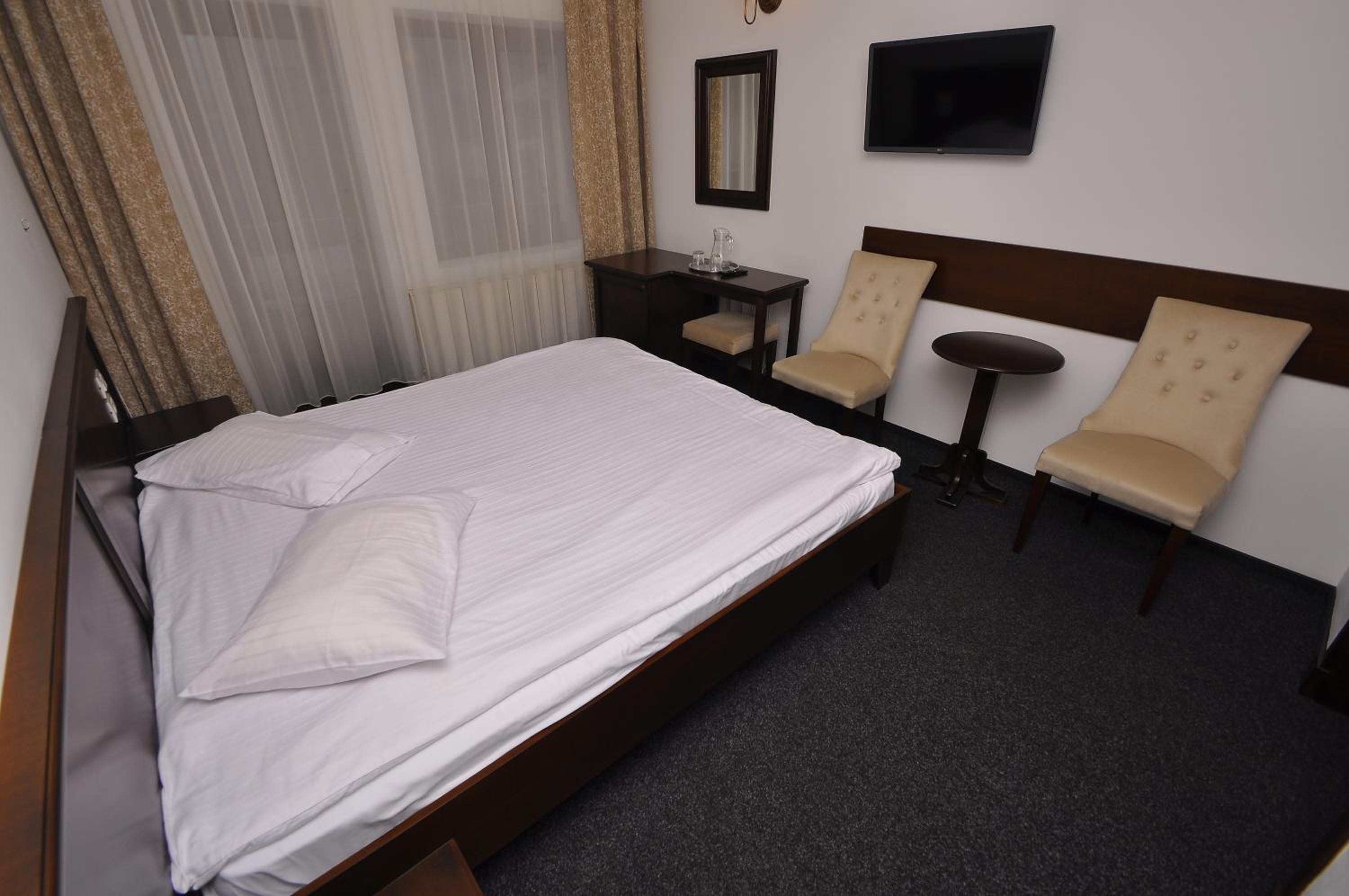 Double or Twin Room - Photo 3