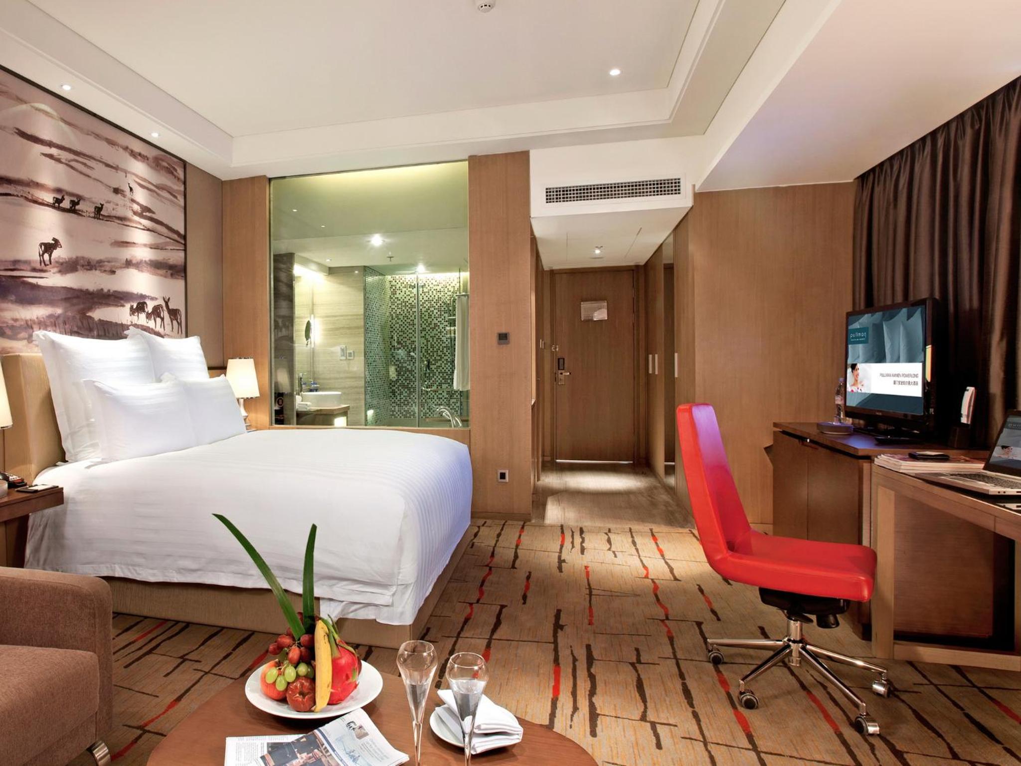 Deluxe King Room with Park View - Photo 2