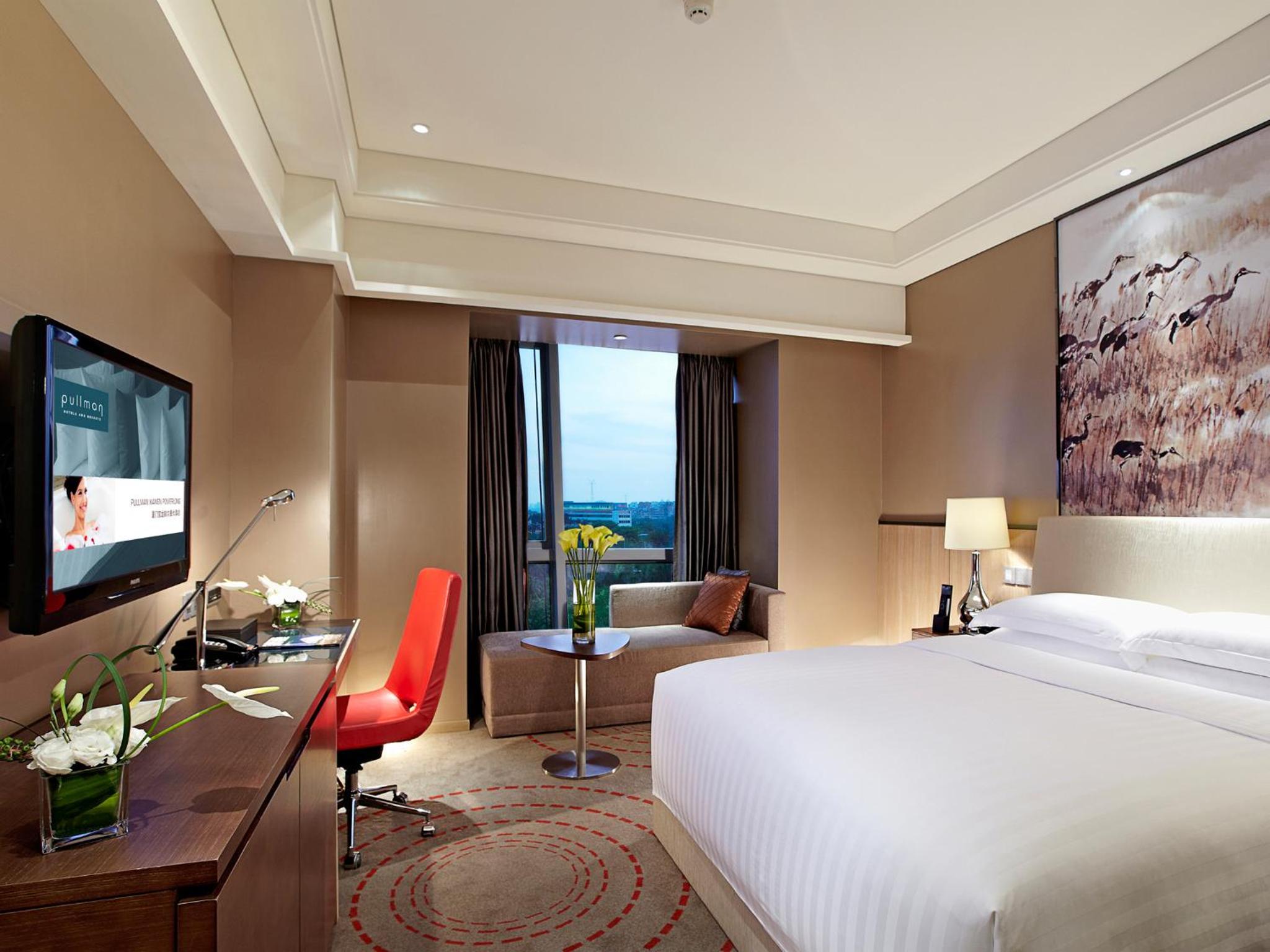 Deluxe King Room with Park View - Photo 3