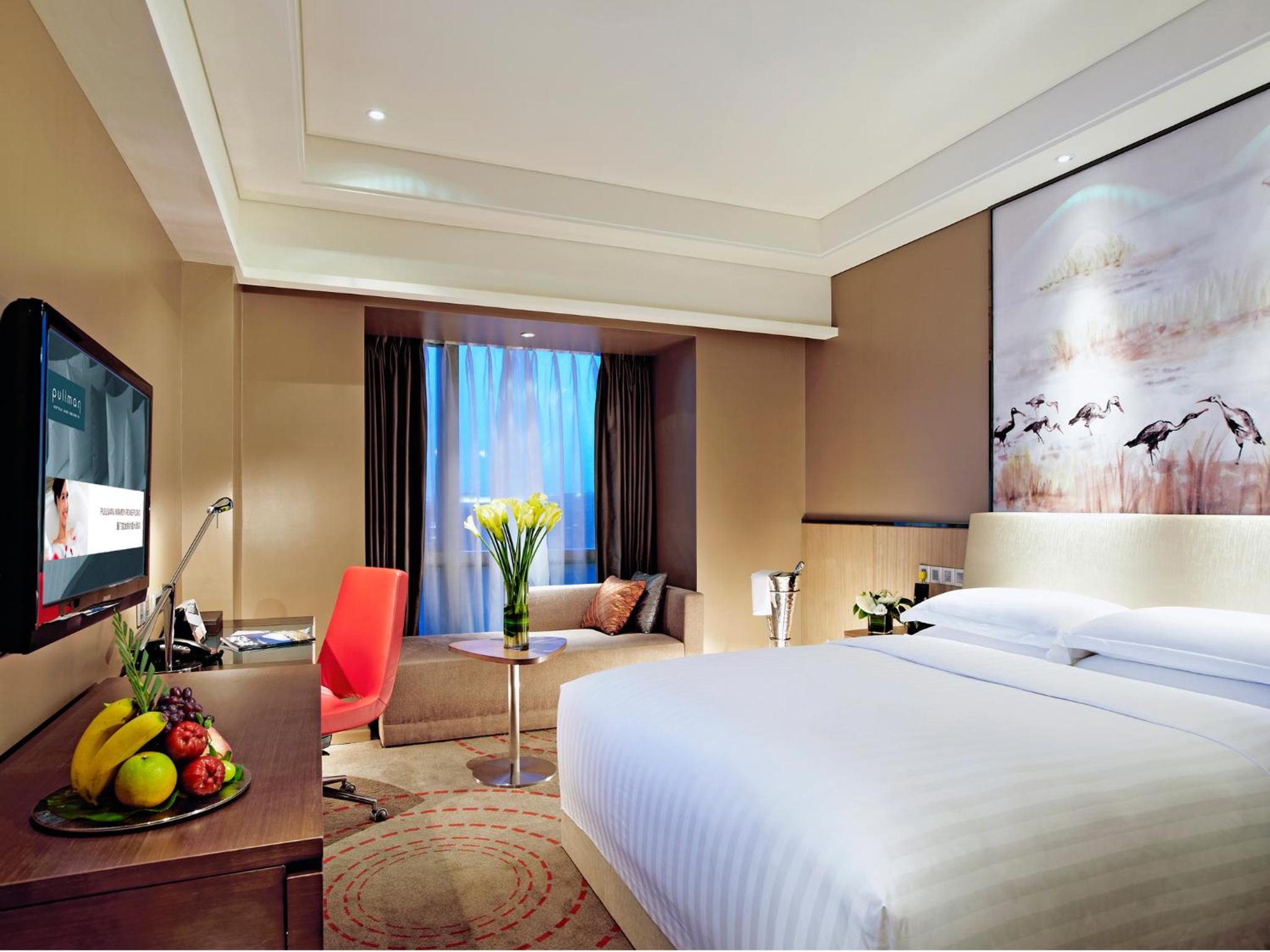 Deluxe King Room with Park View - Photo 8