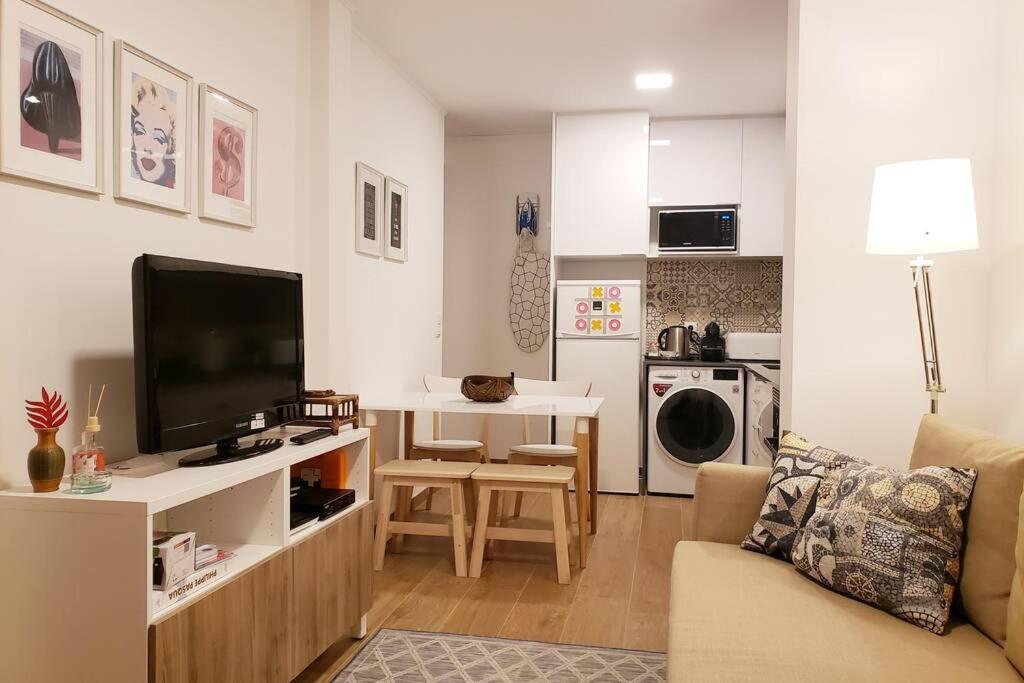 One-Bedroom Apartment - Photo 2