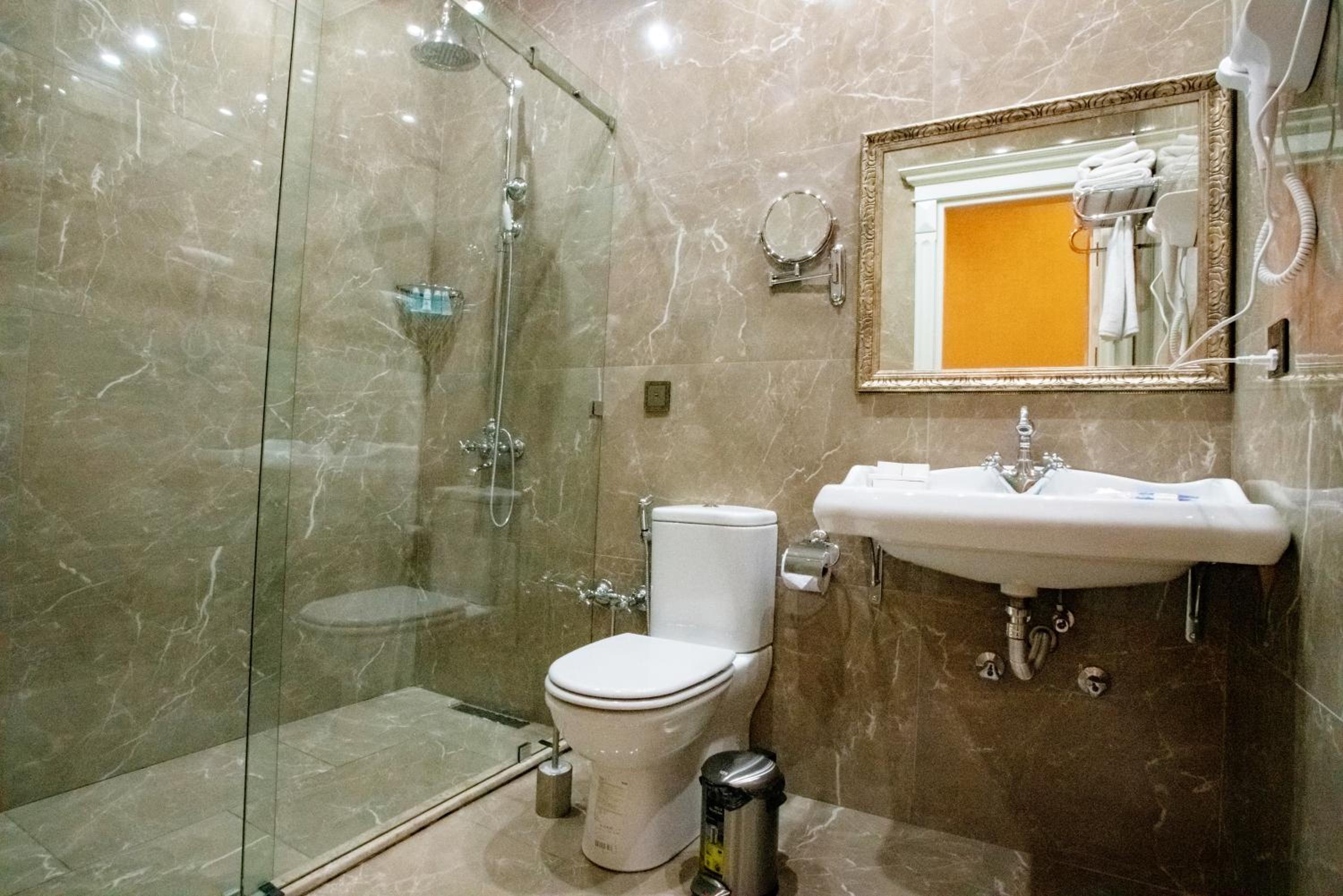 Deluxe Double or Twin Room with Balcony photo 3