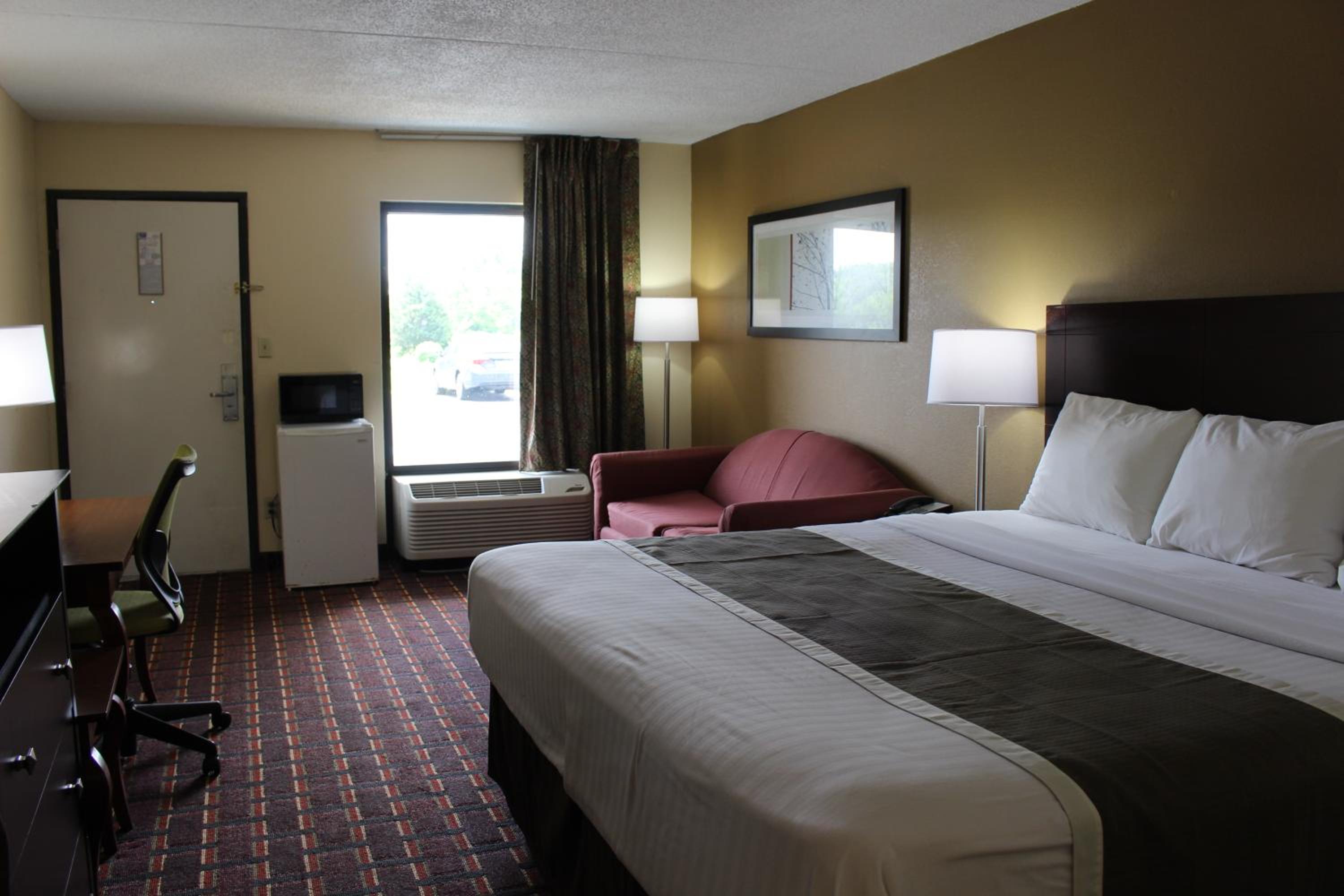 Deluxe King Room with Sofa Bed - Non-Smoking photo 1