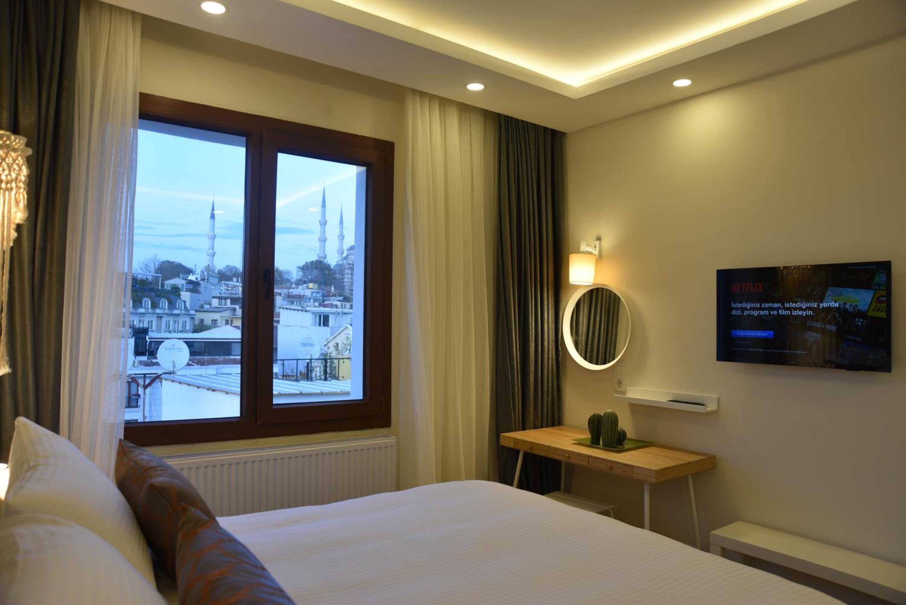 Suite with City View photo 2