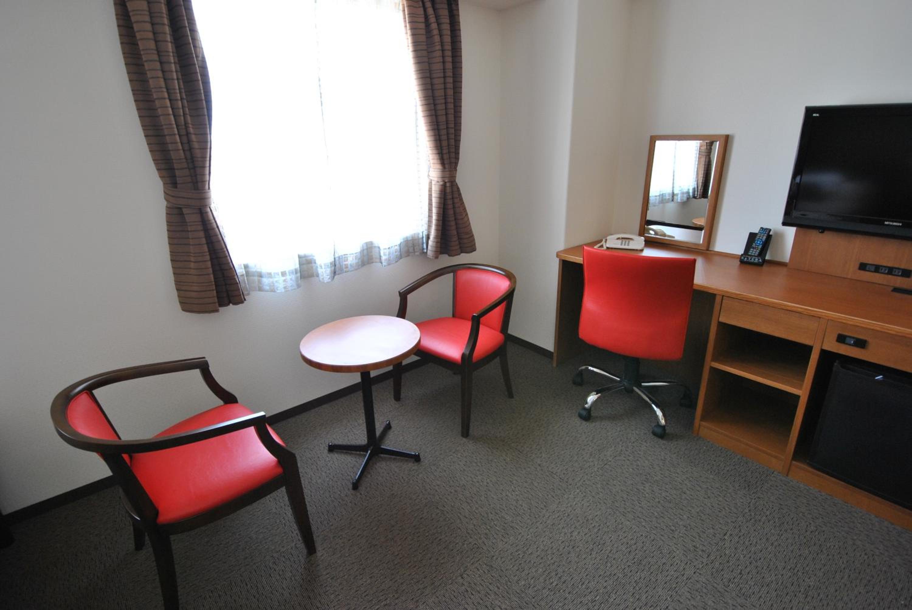 Twin Room - Smoking - Photo 4