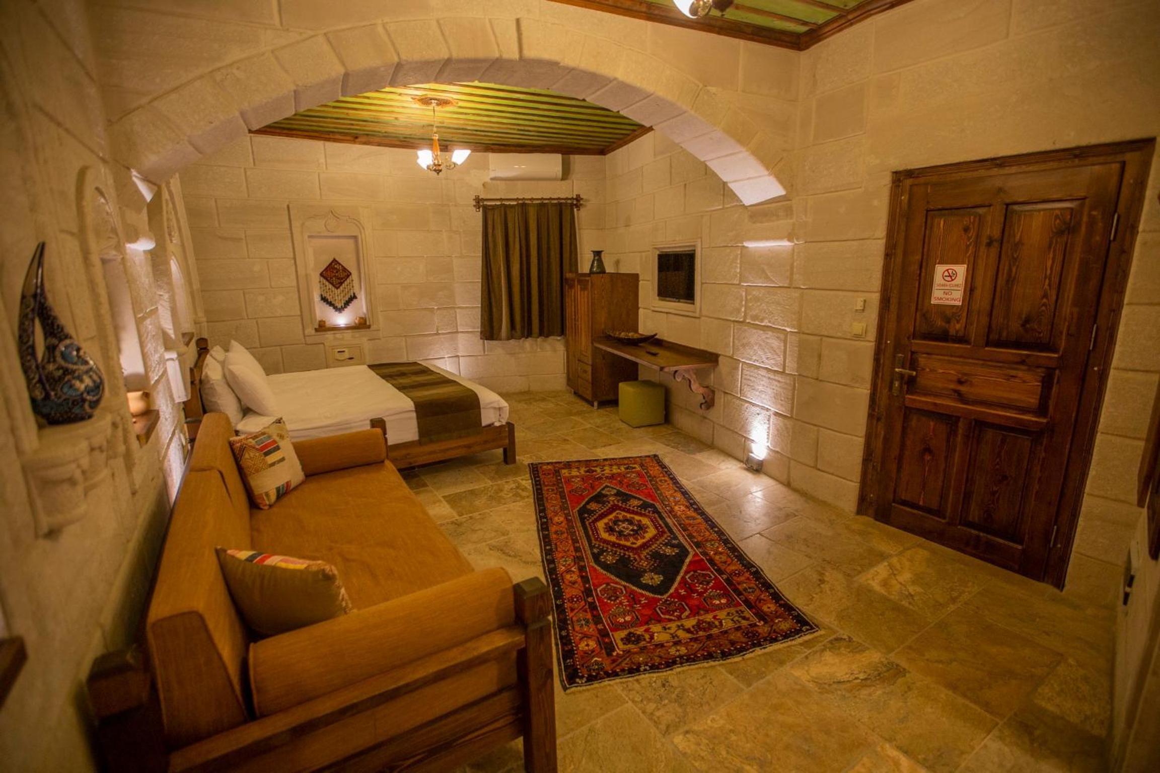 Deluxe Stone Room 303 photo 1