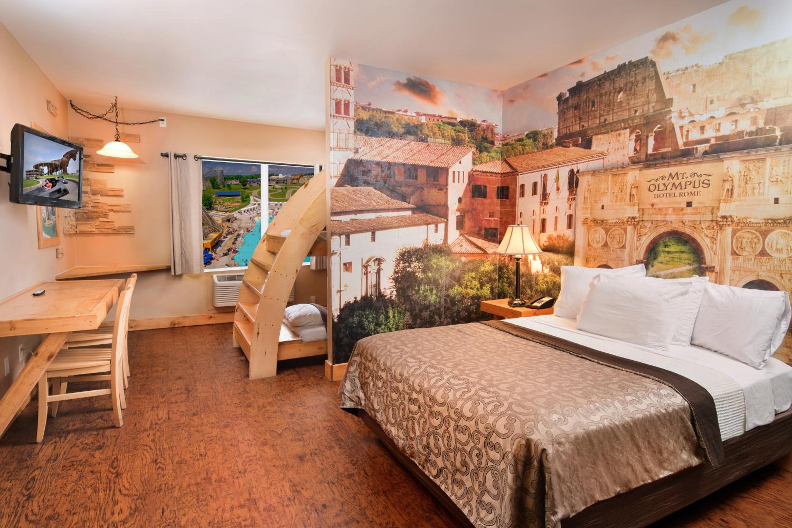 Hotel Room 1 Queen with Bunk (includes free water & theme park passes) photo 1