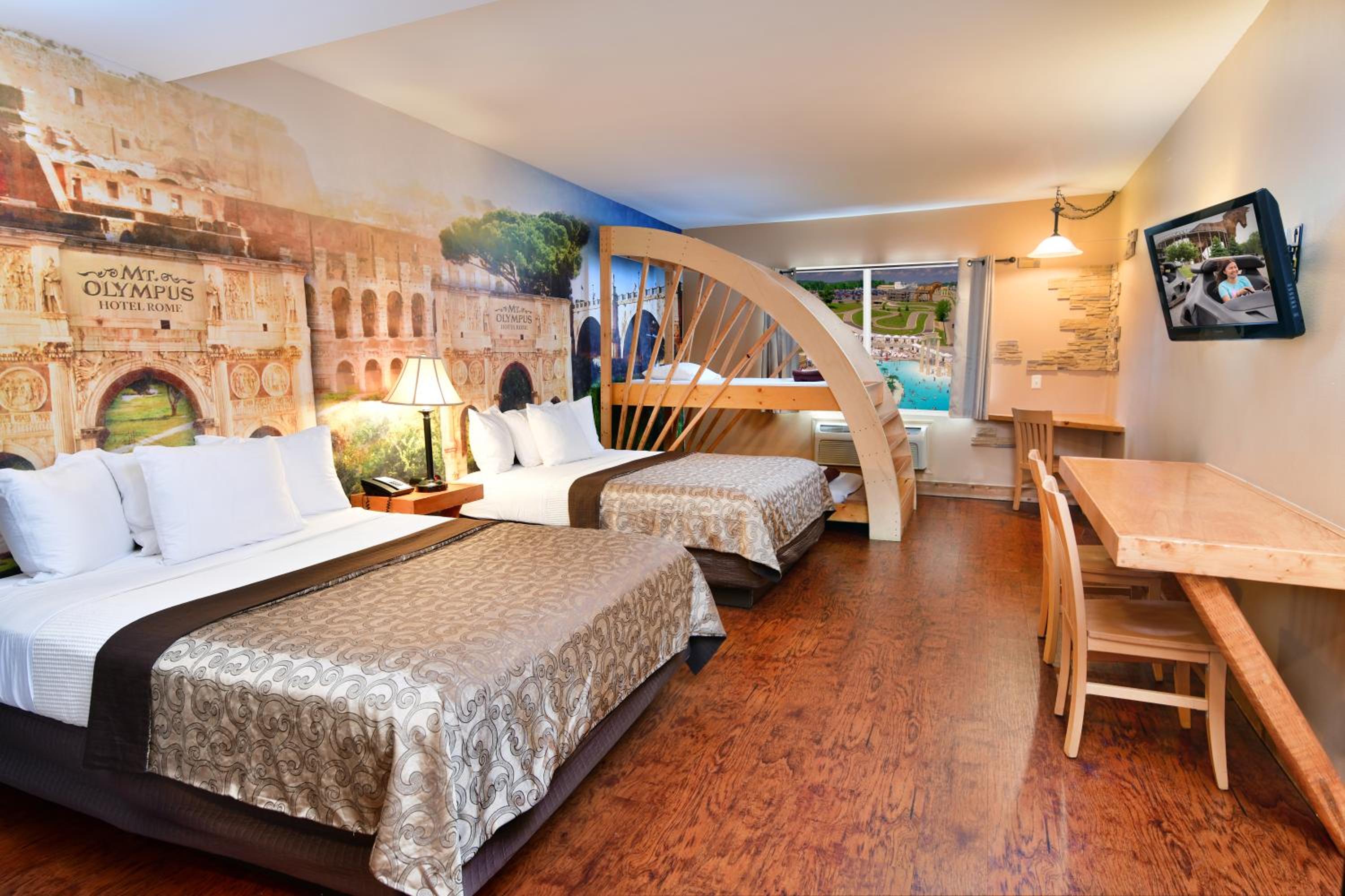 Hotel Room 2 Queen with Bunk (includes free water & theme park passes) photo 3