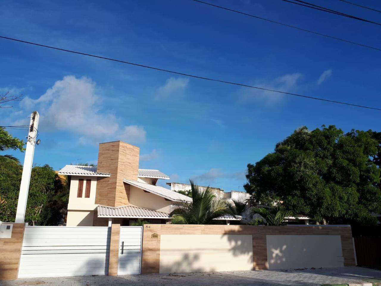 Five-Bedroom House photo 3