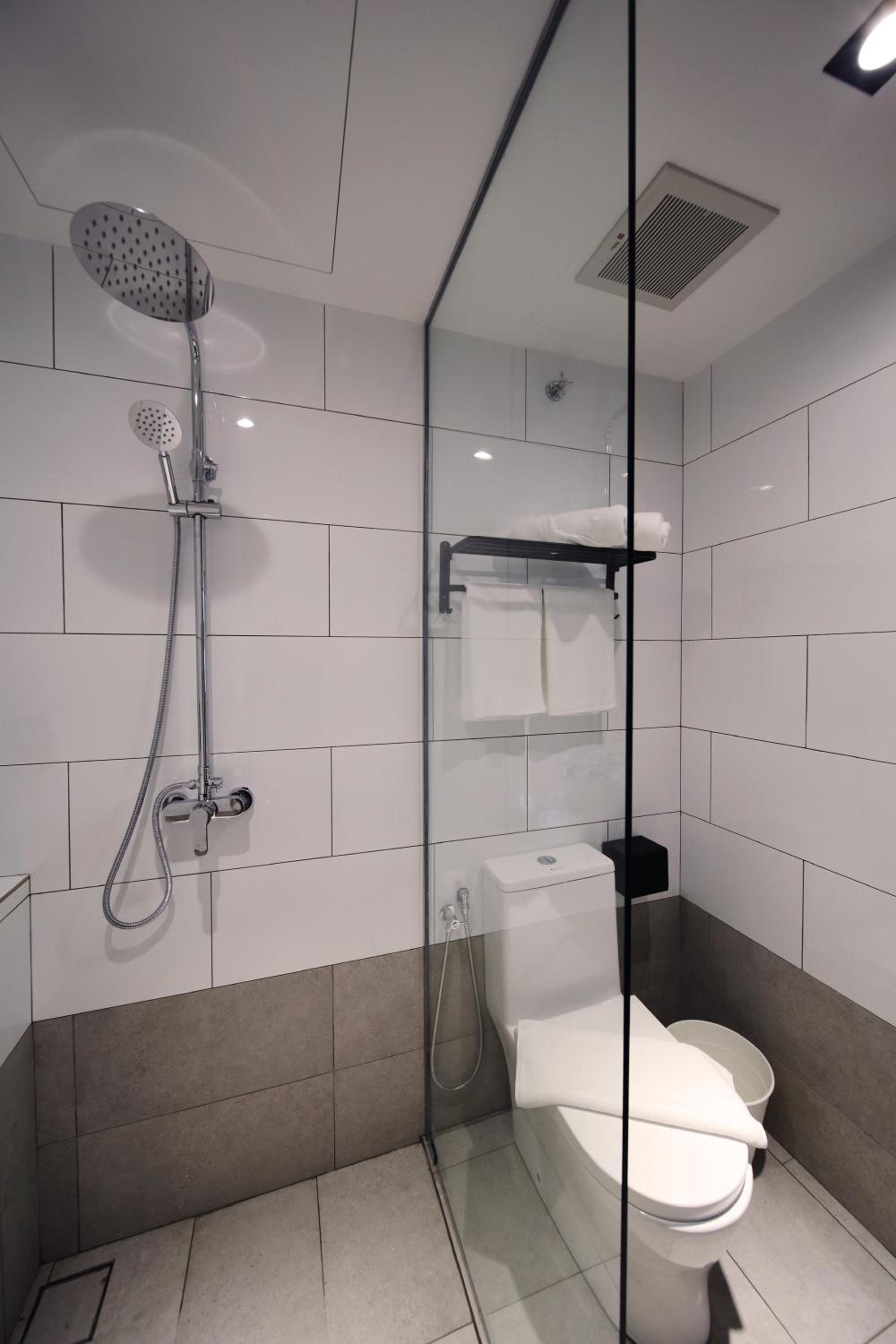Executive Suite - Photo 16