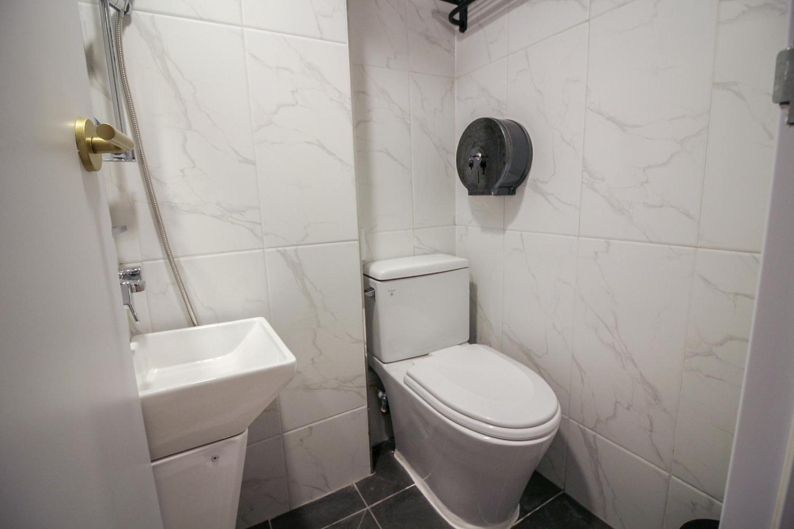 Quadruple Room - Photo 28