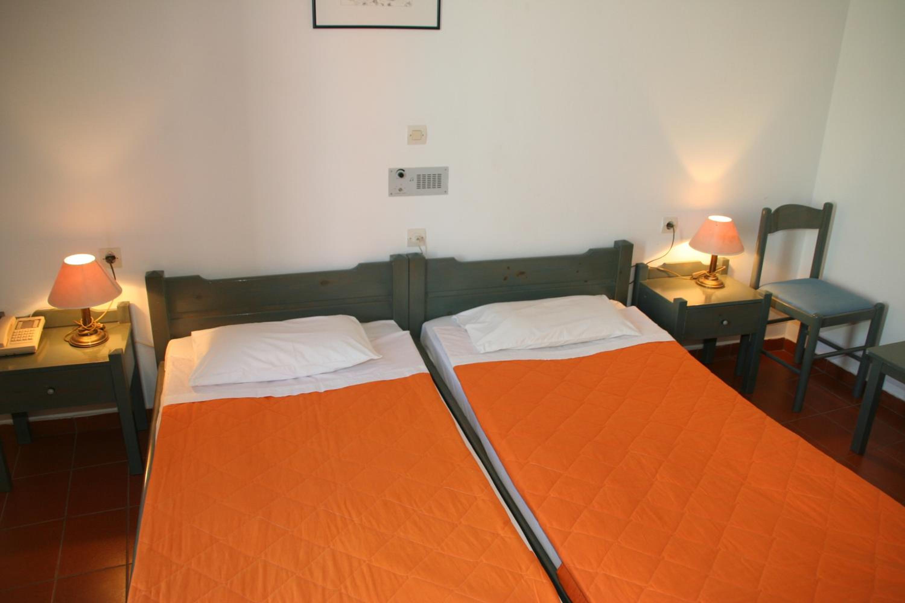 Twin Room - Photo 7