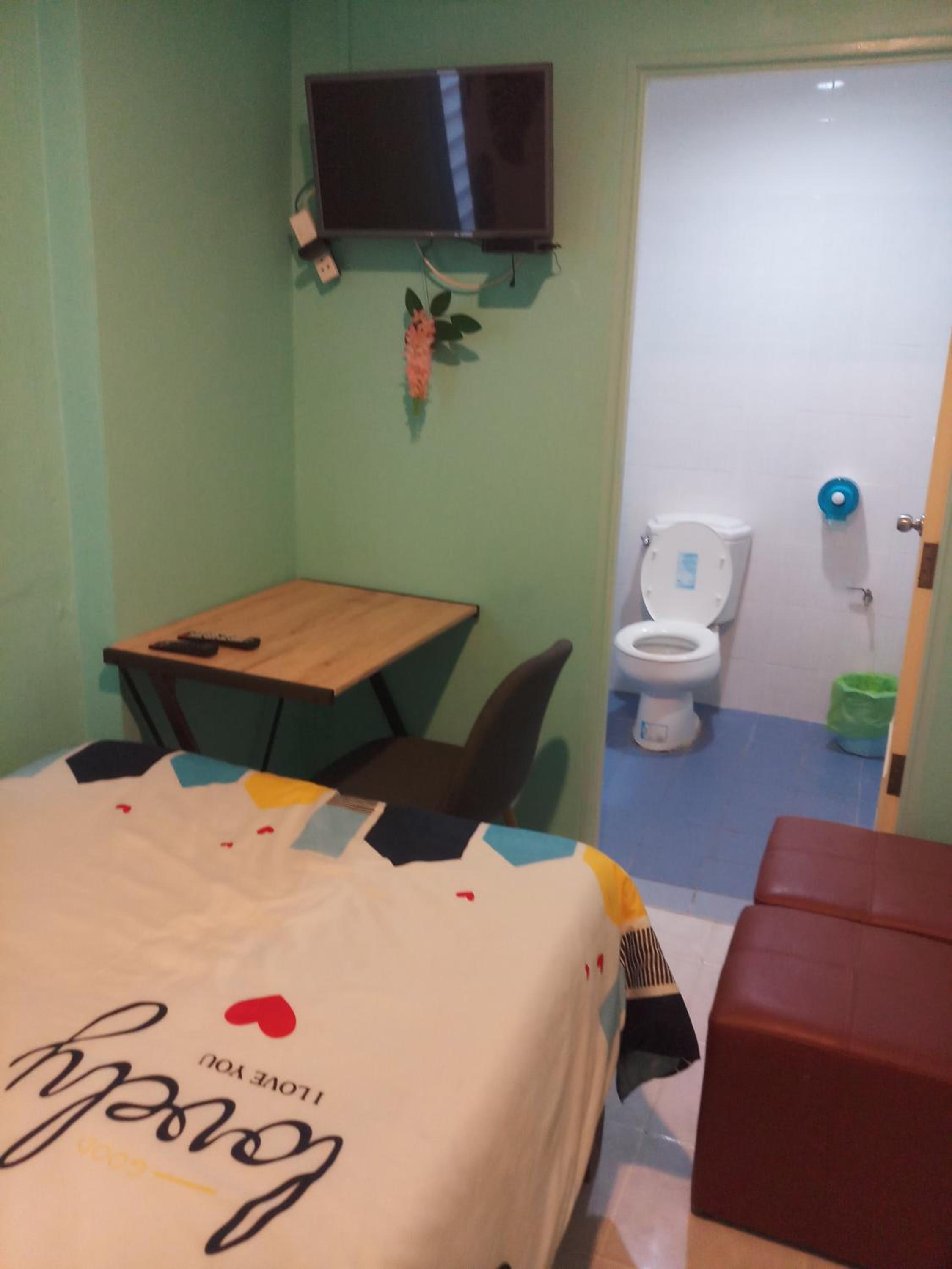 Small Single Room photo 3