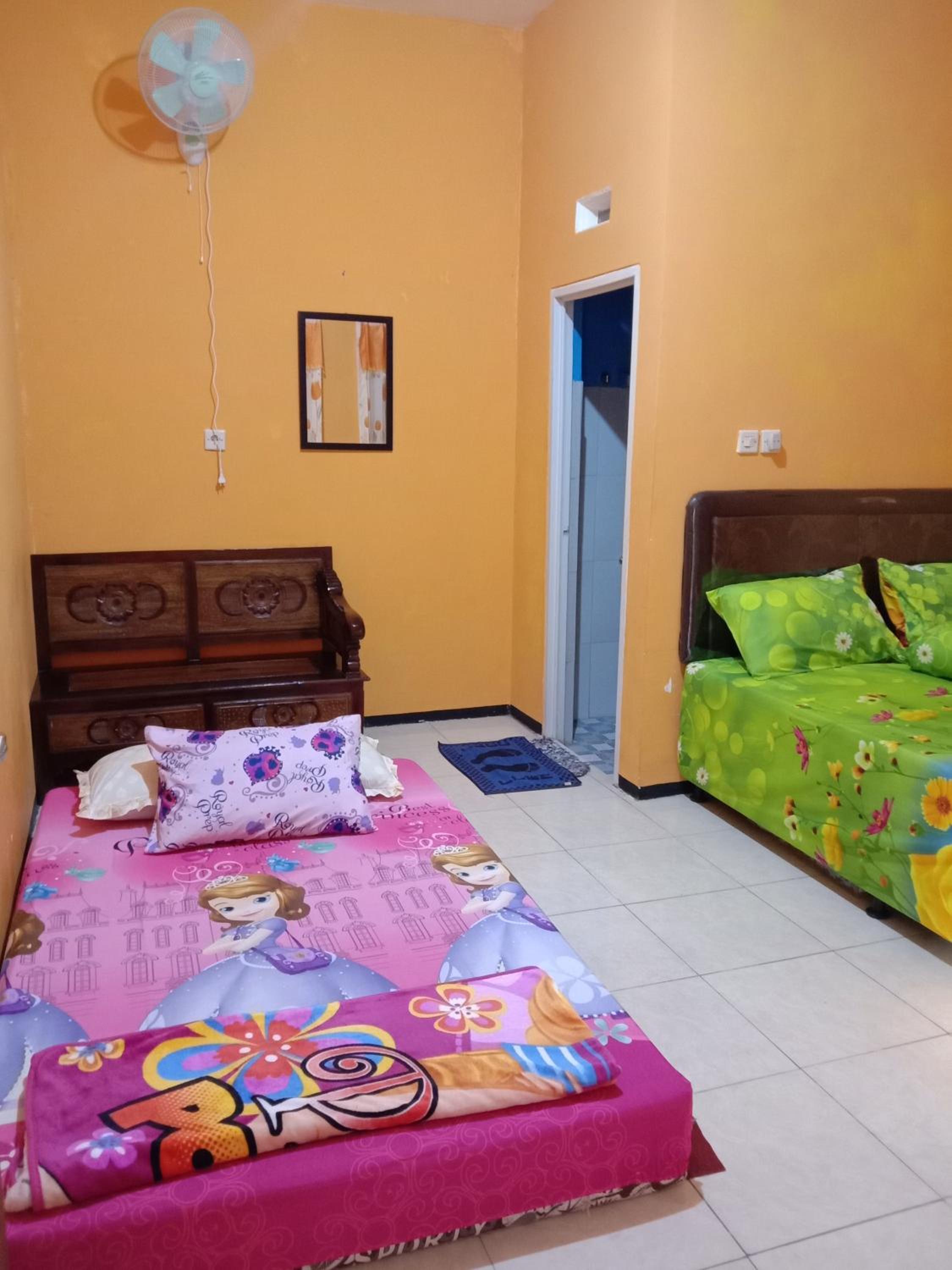 Two-Bedroom House - Photo 2