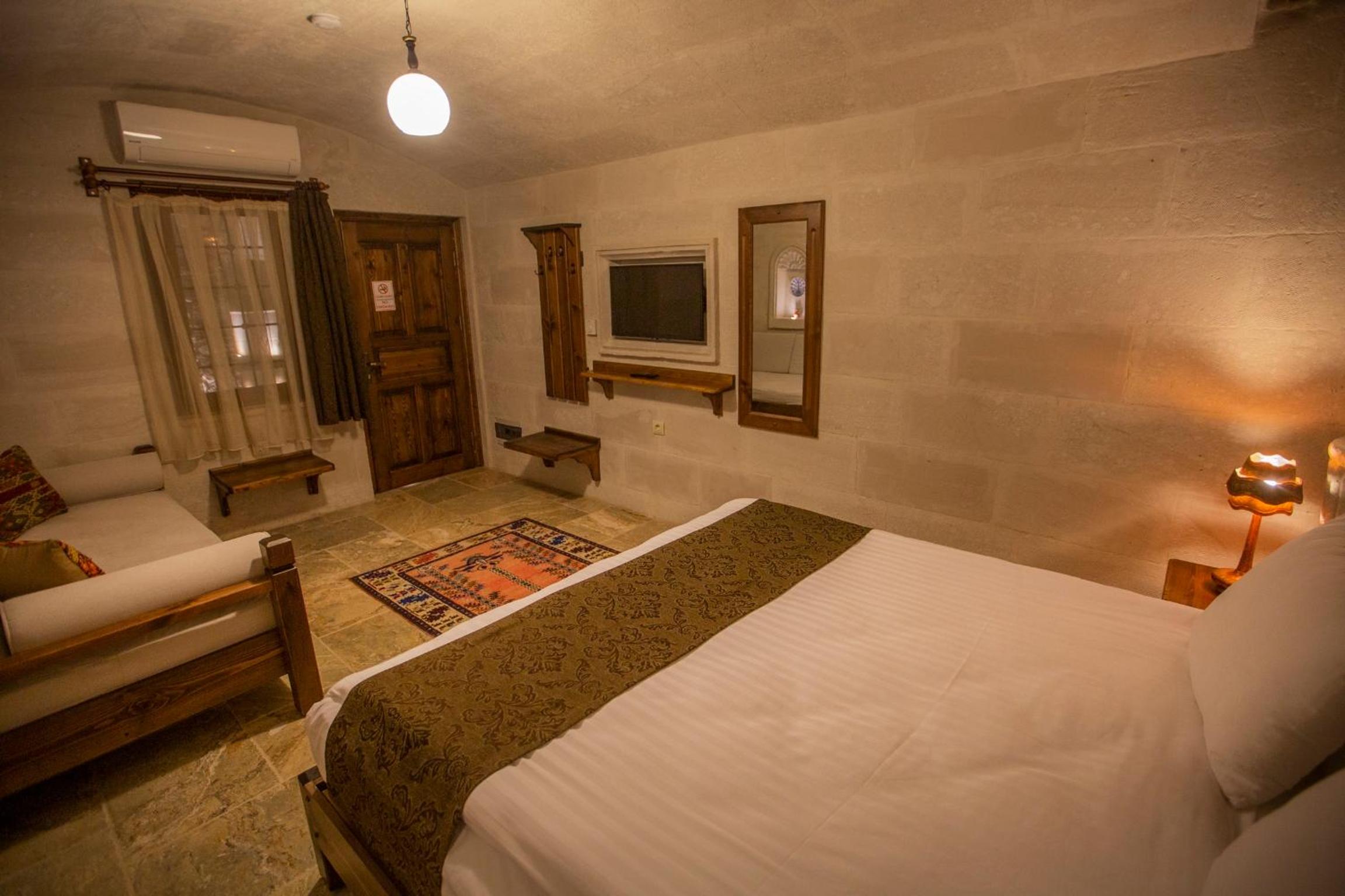 Standard Cave Room photo 2
