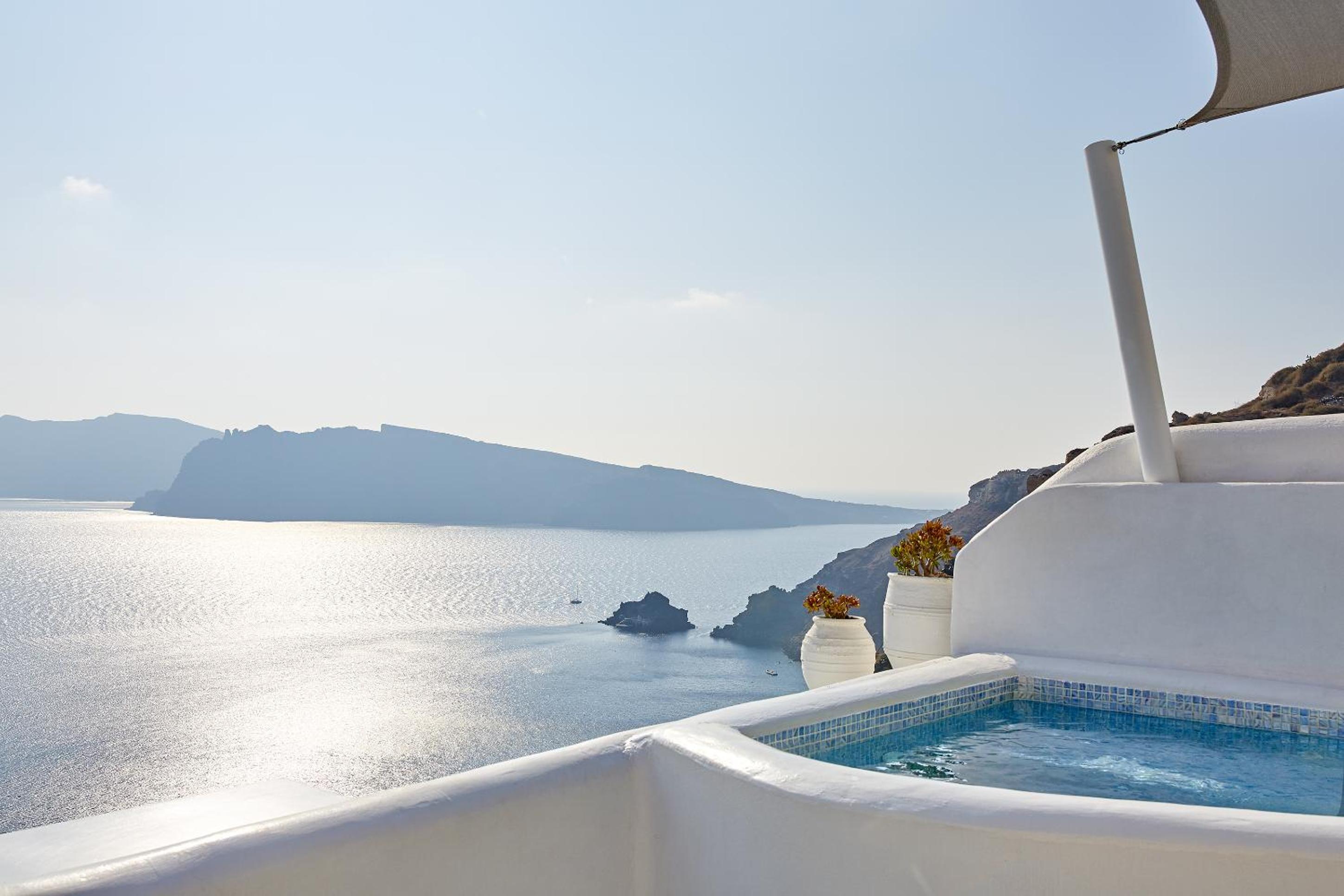 Senior Villa with Outdoor Plunge Pool and Caldera View
